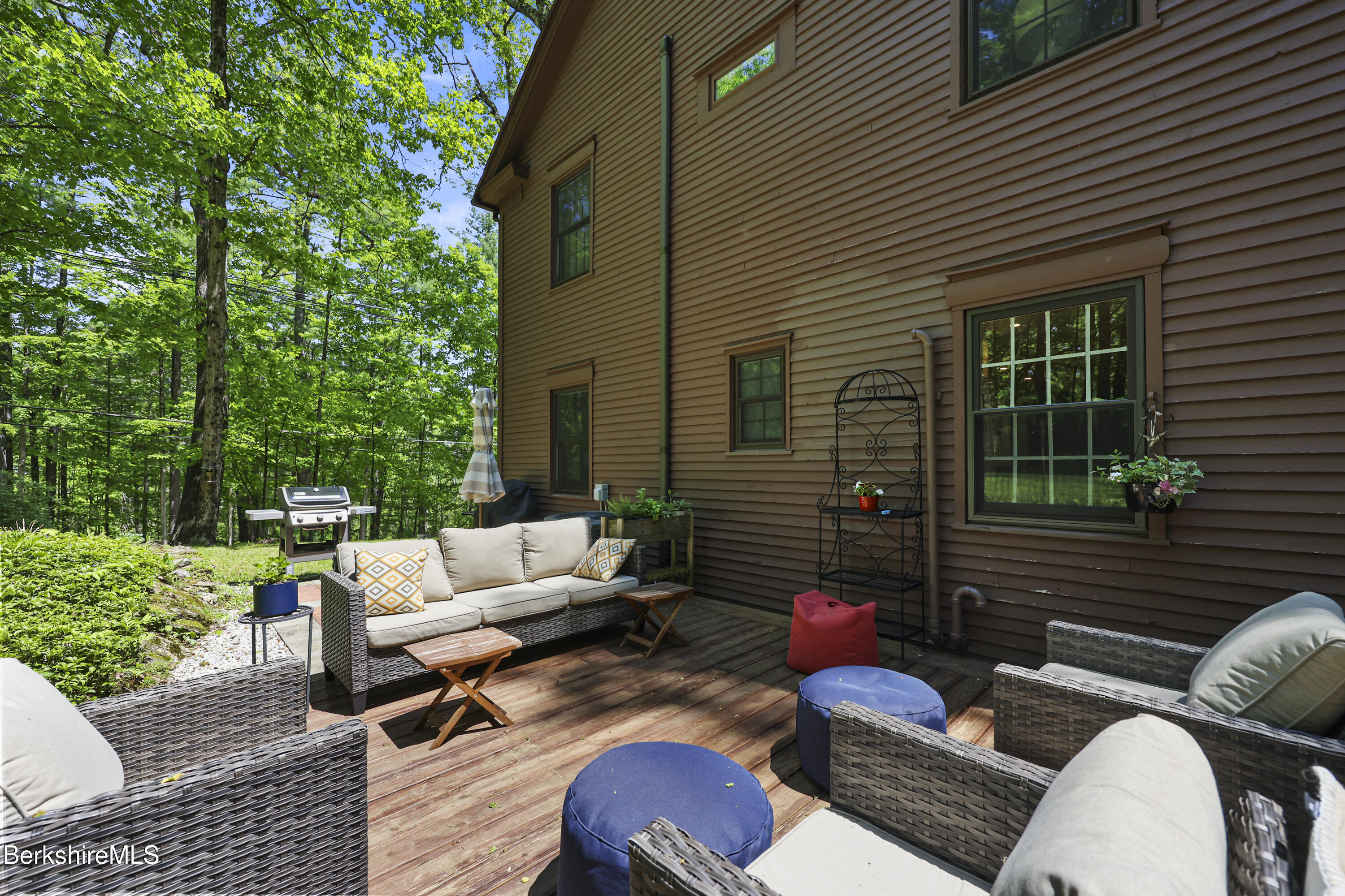 360 Housatonic St