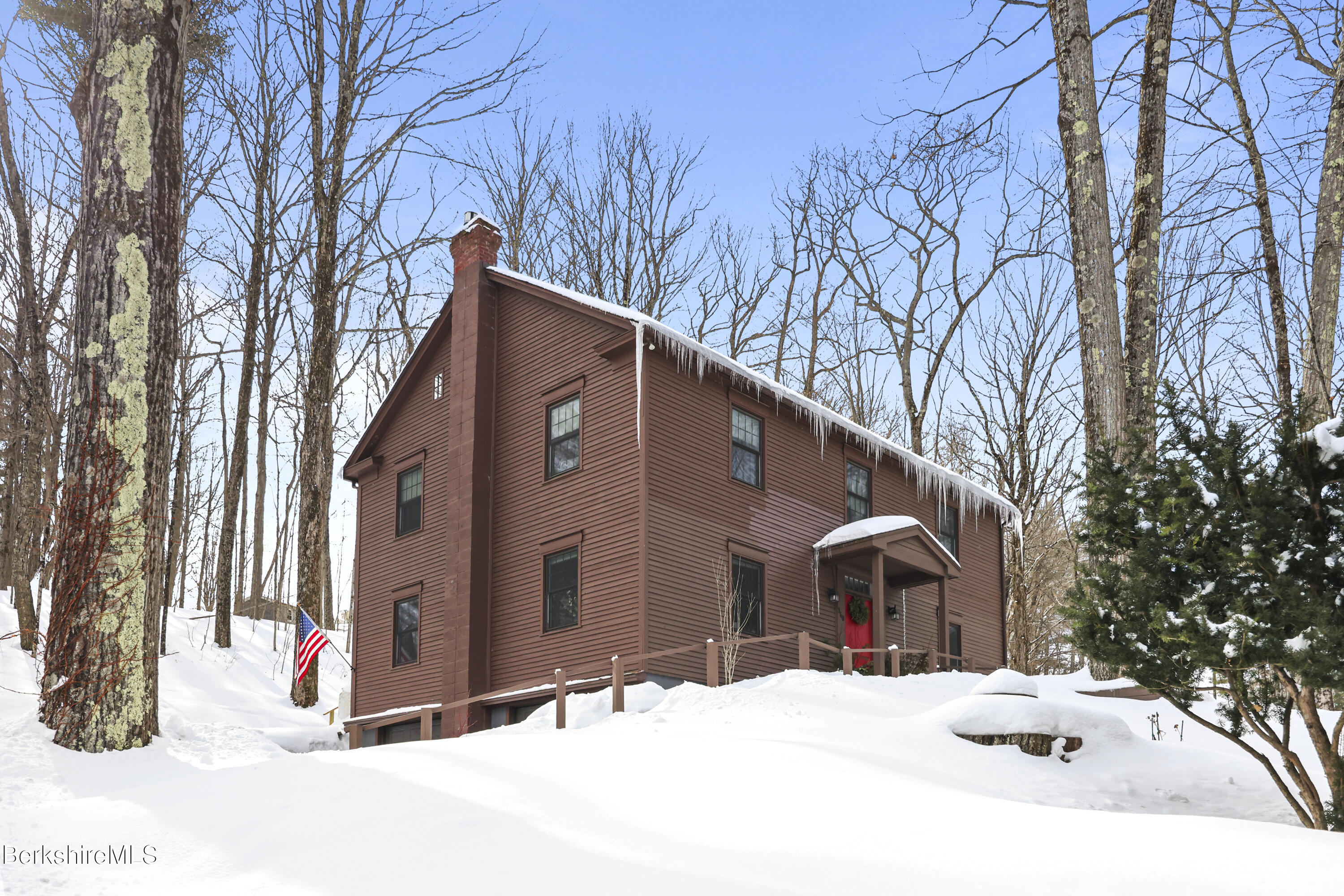 360 Housatonic St