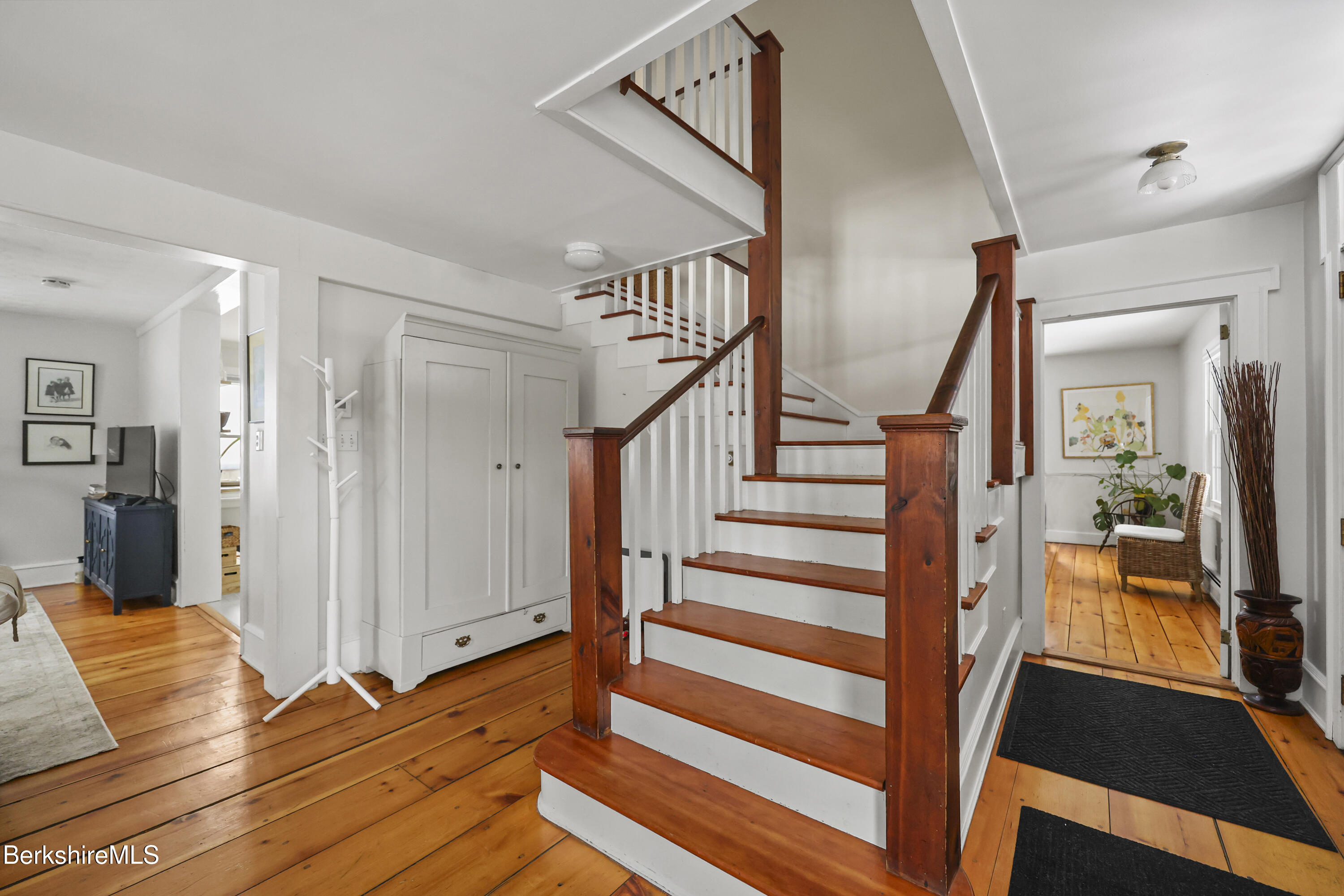 360 Housatonic St