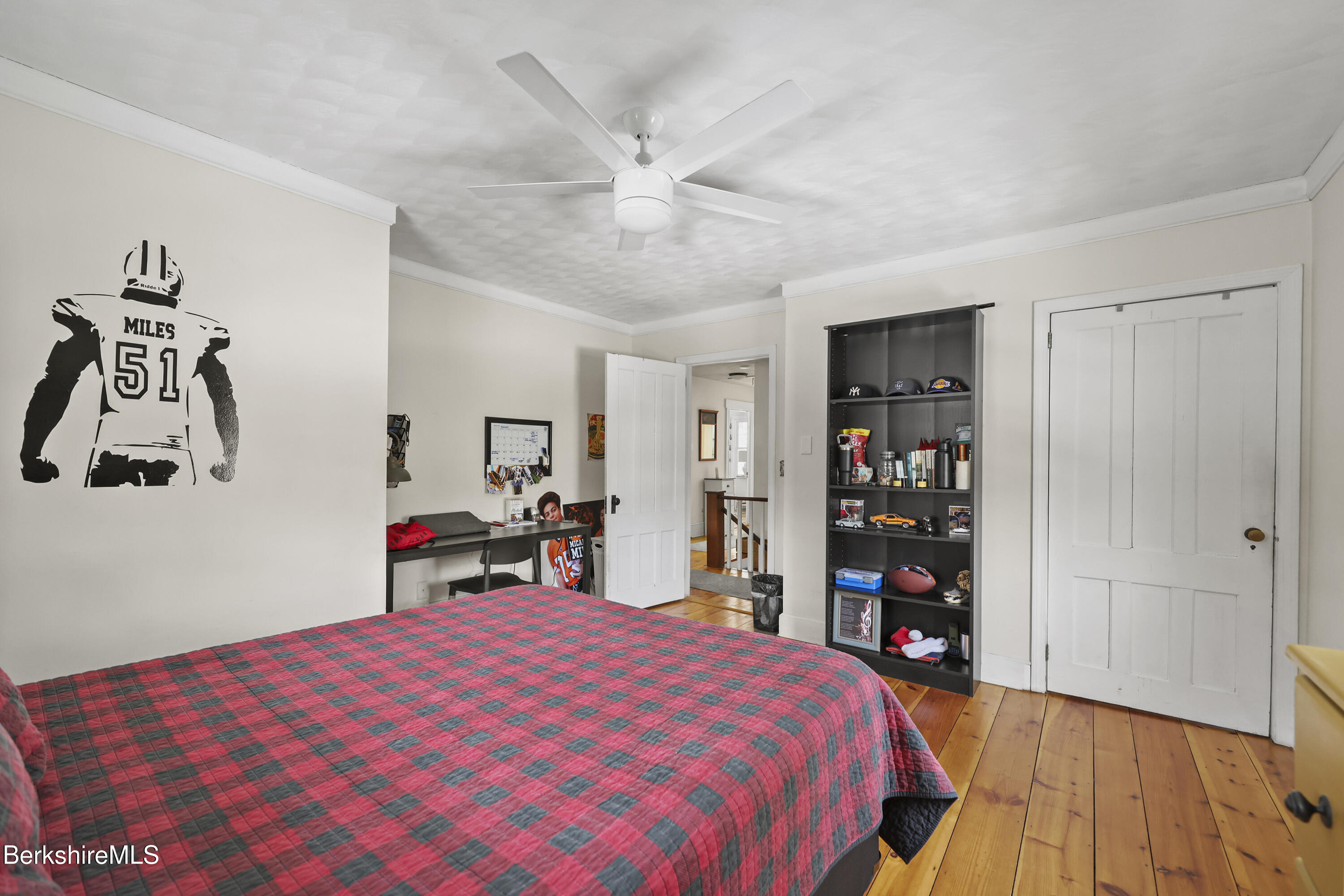 360 Housatonic St