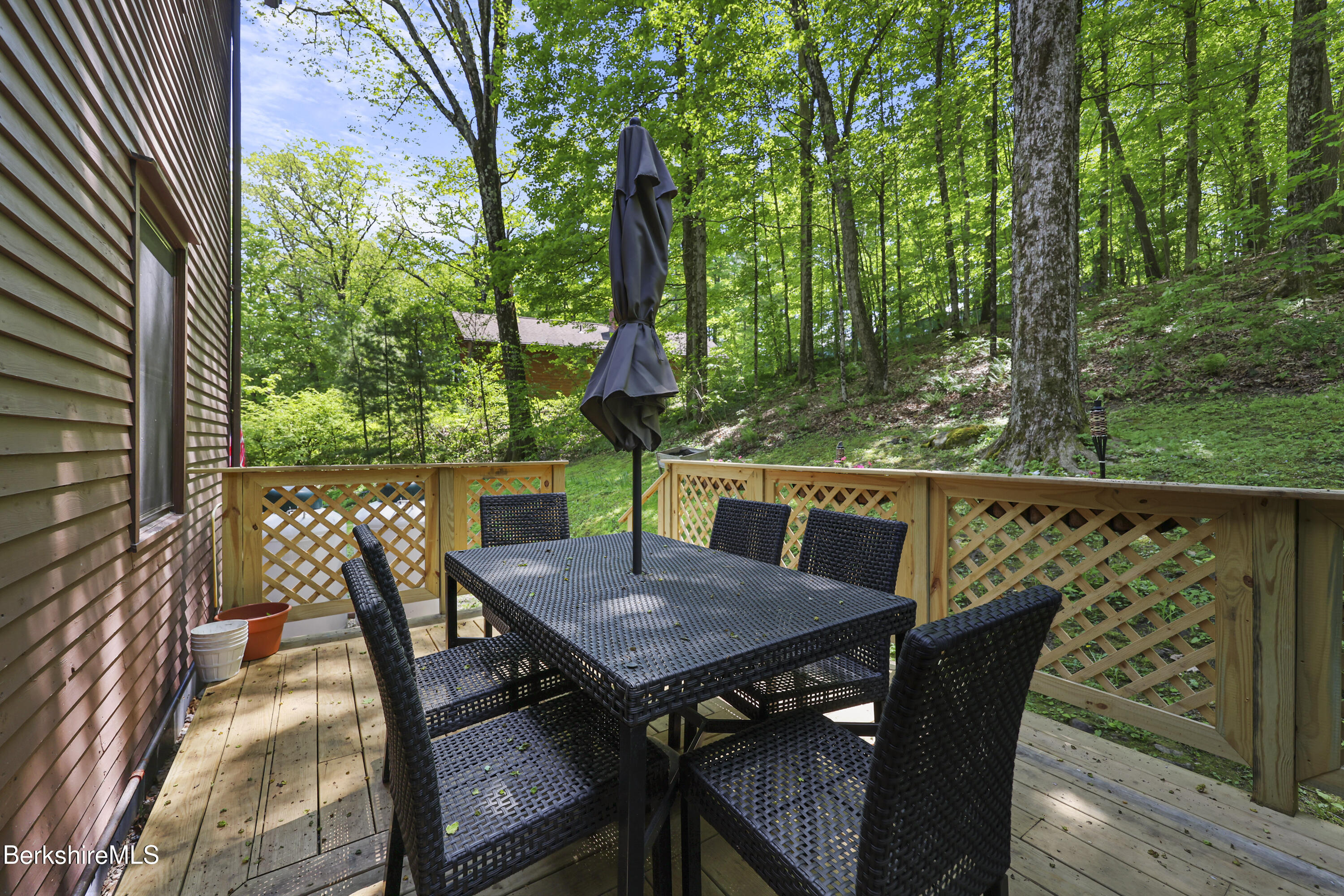 360 Housatonic St