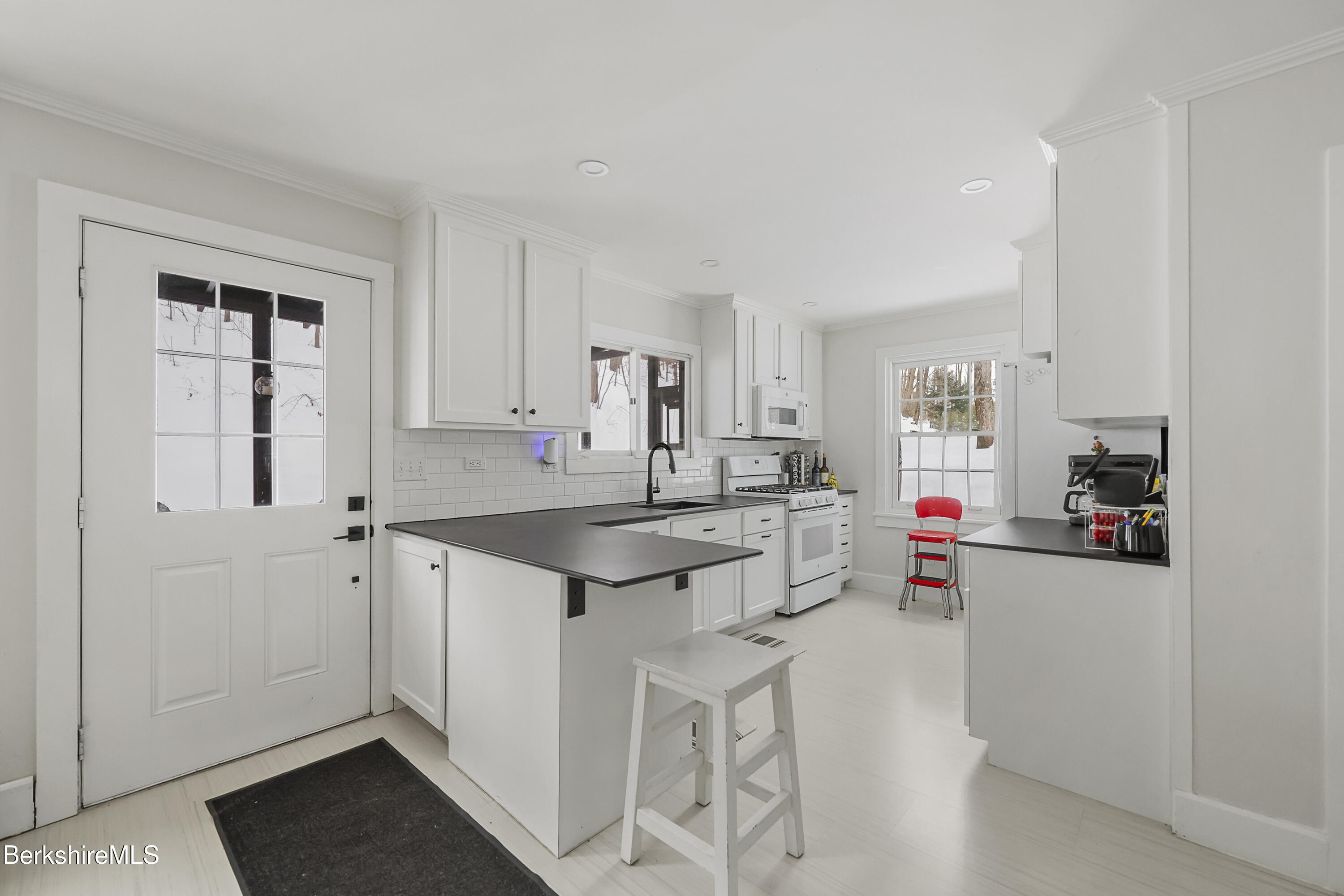 360 Housatonic St