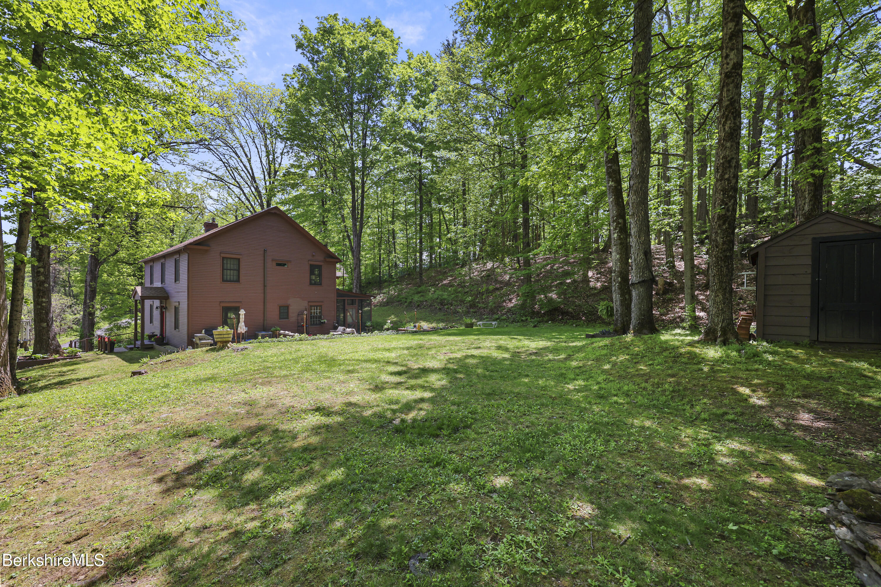 360 Housatonic St