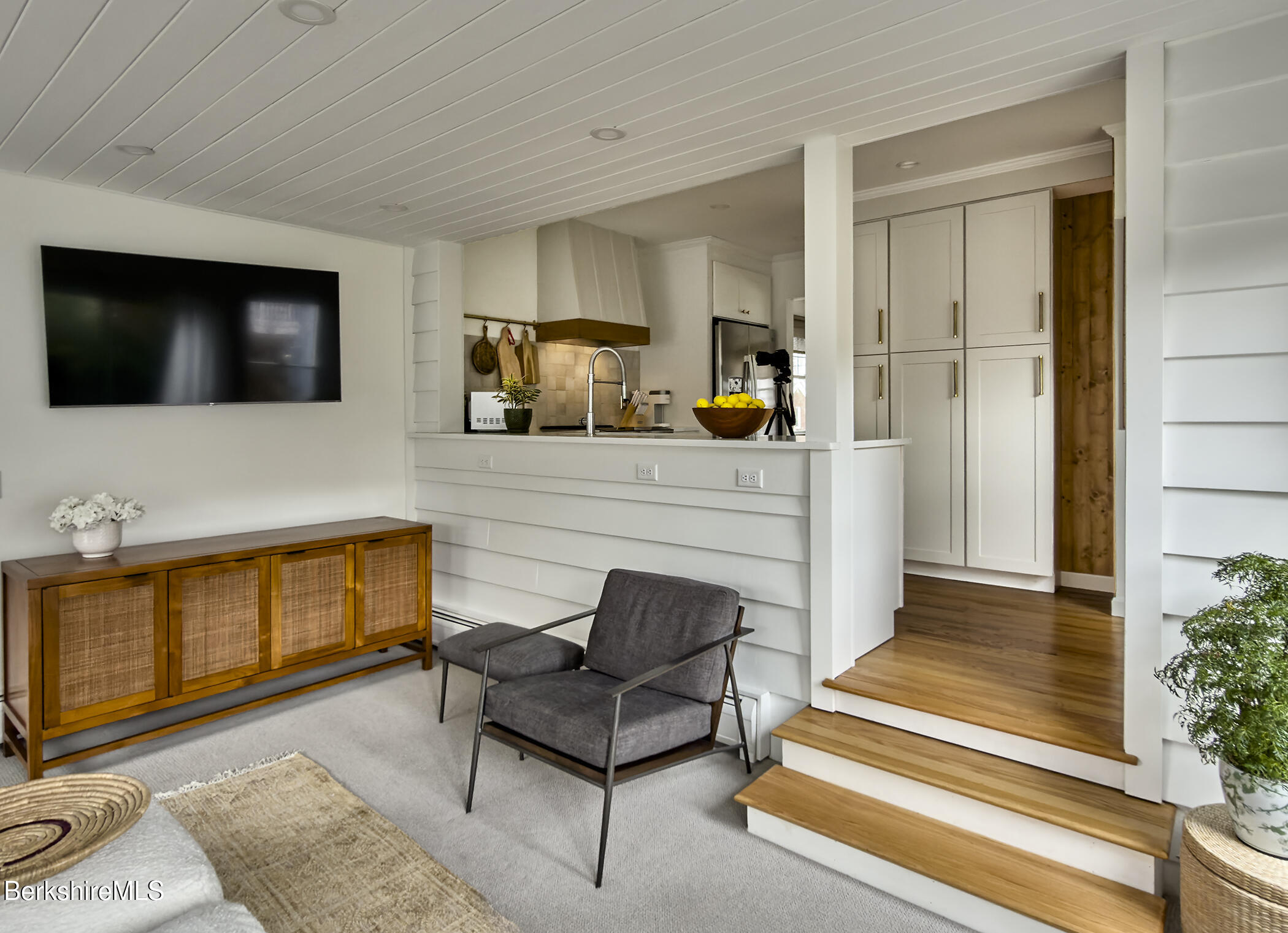 121 Berkshire Dr