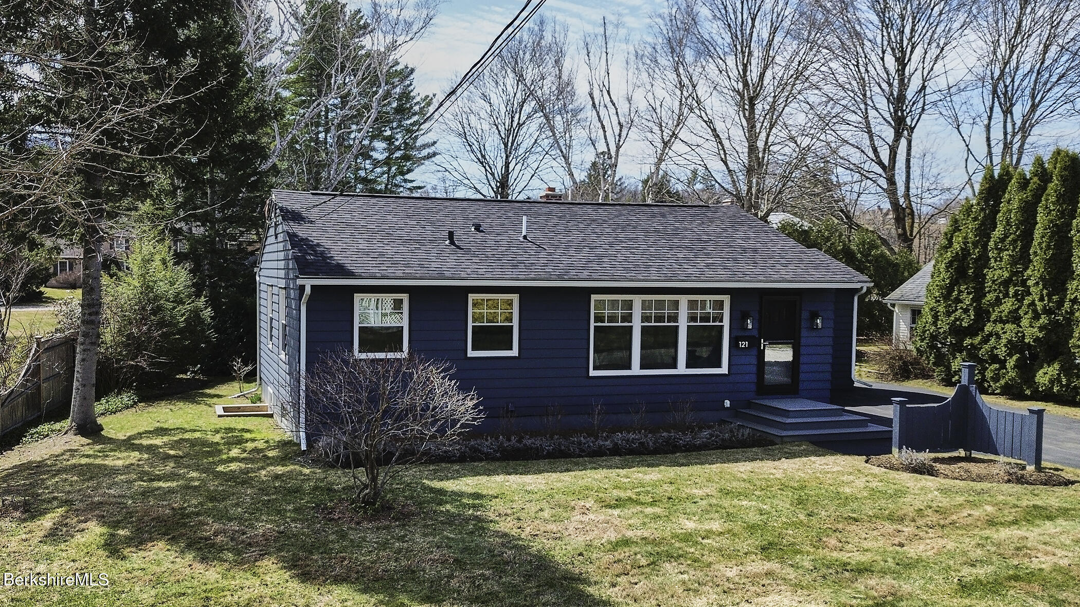 121 Berkshire Dr