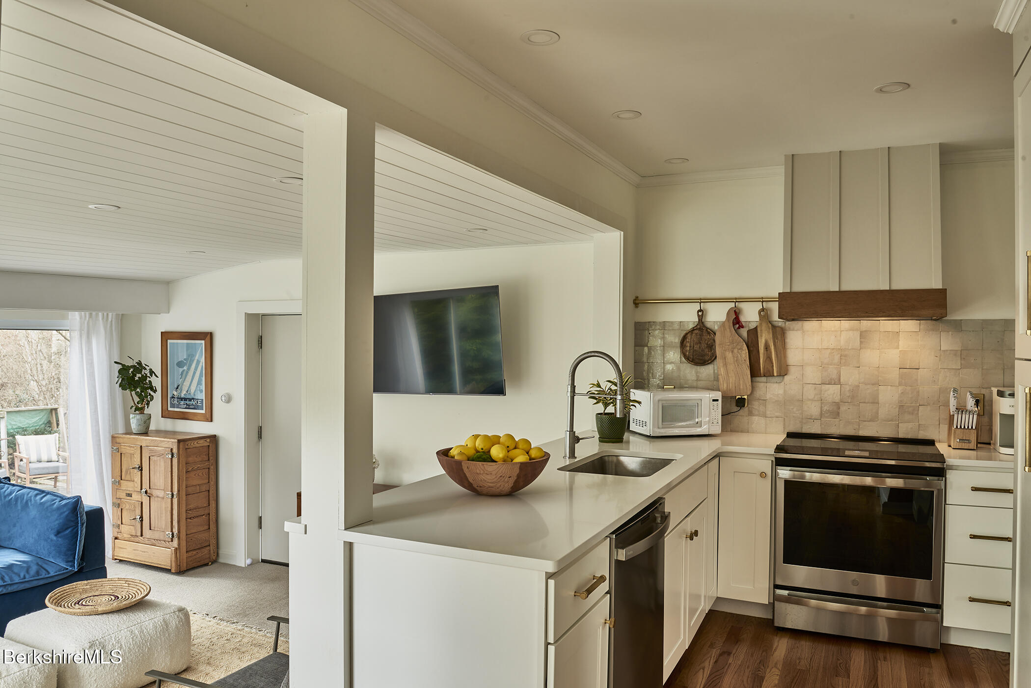 121 Berkshire Dr