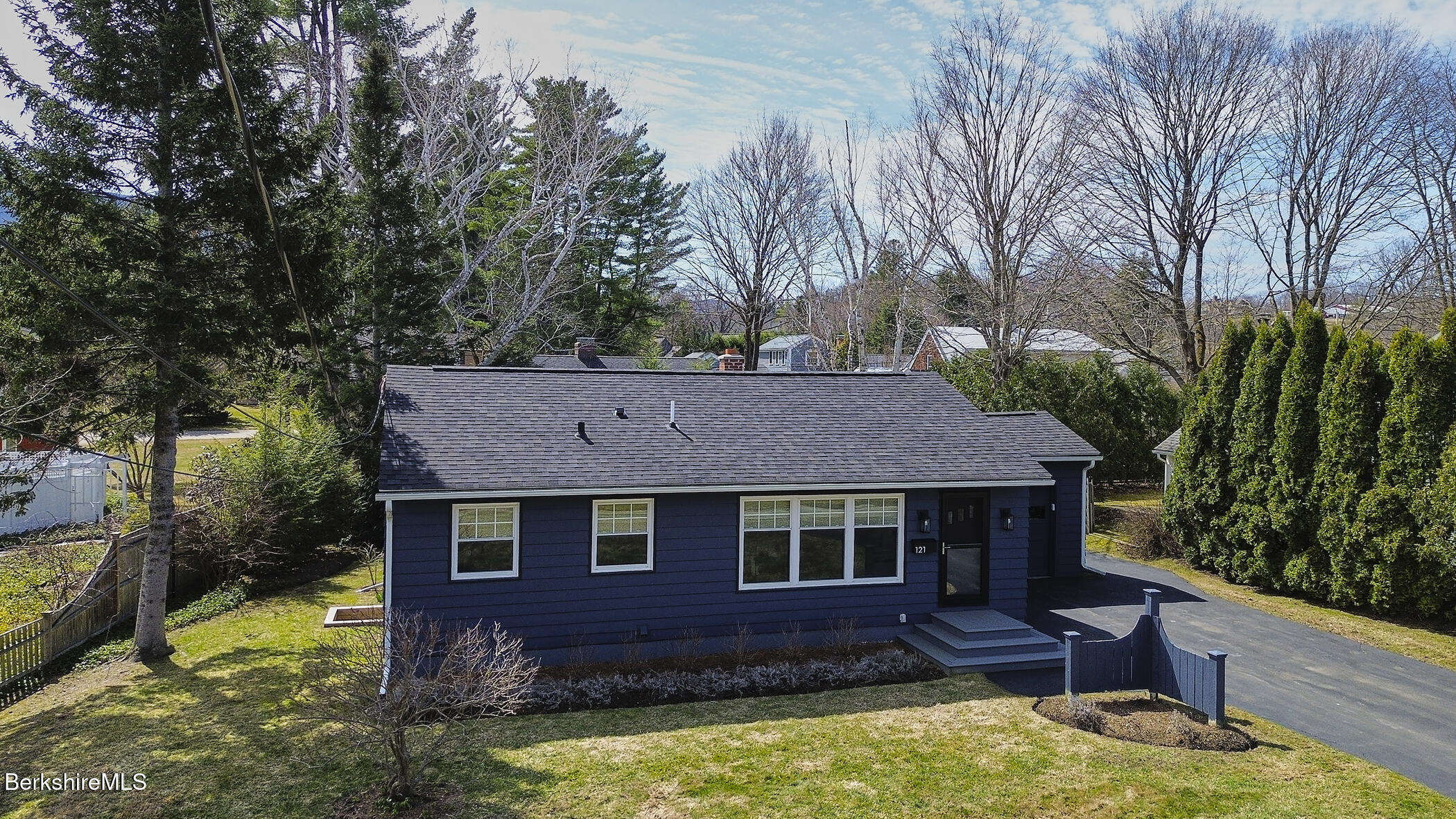 121 Berkshire Dr