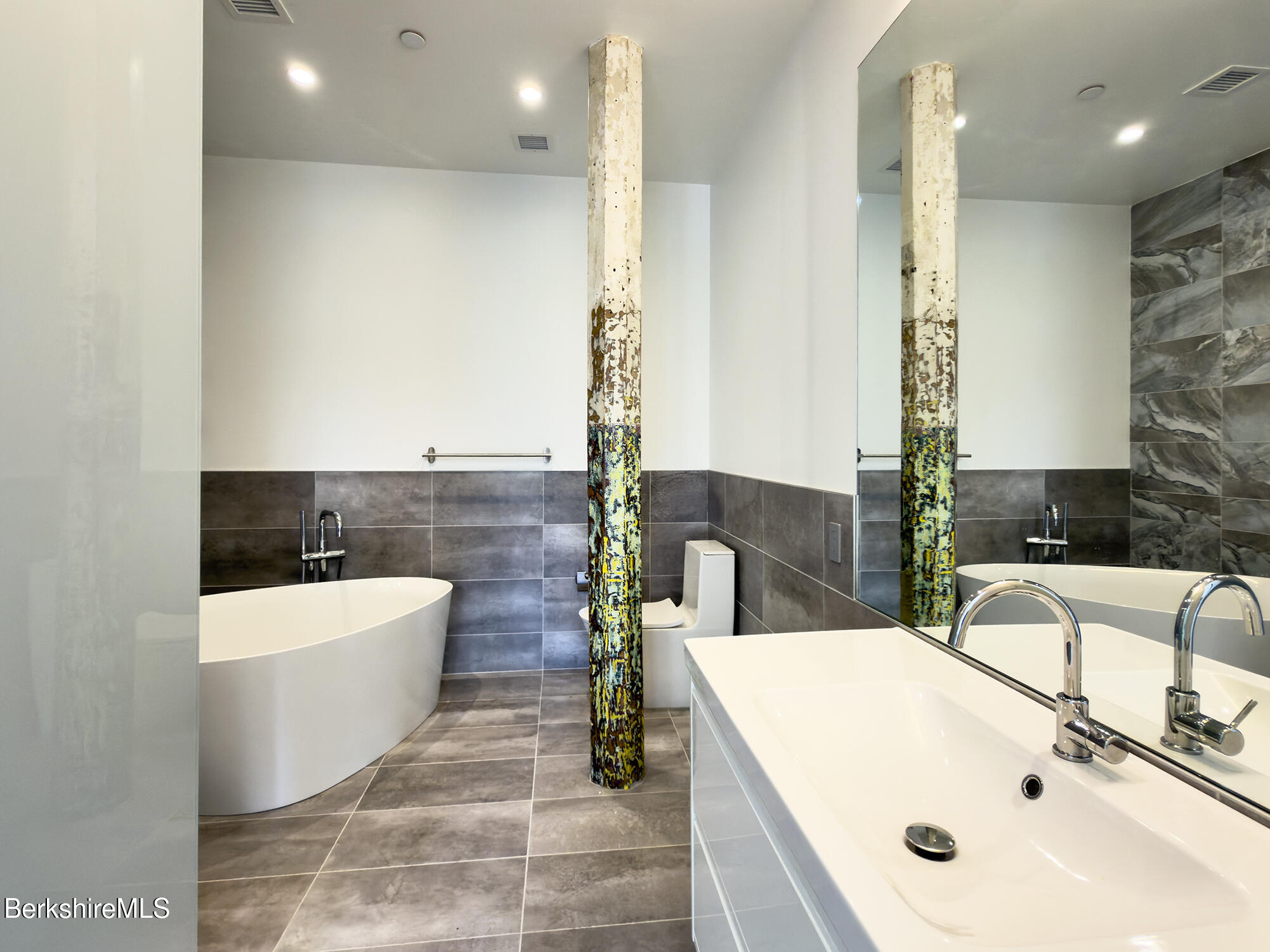 520 State Rd 403