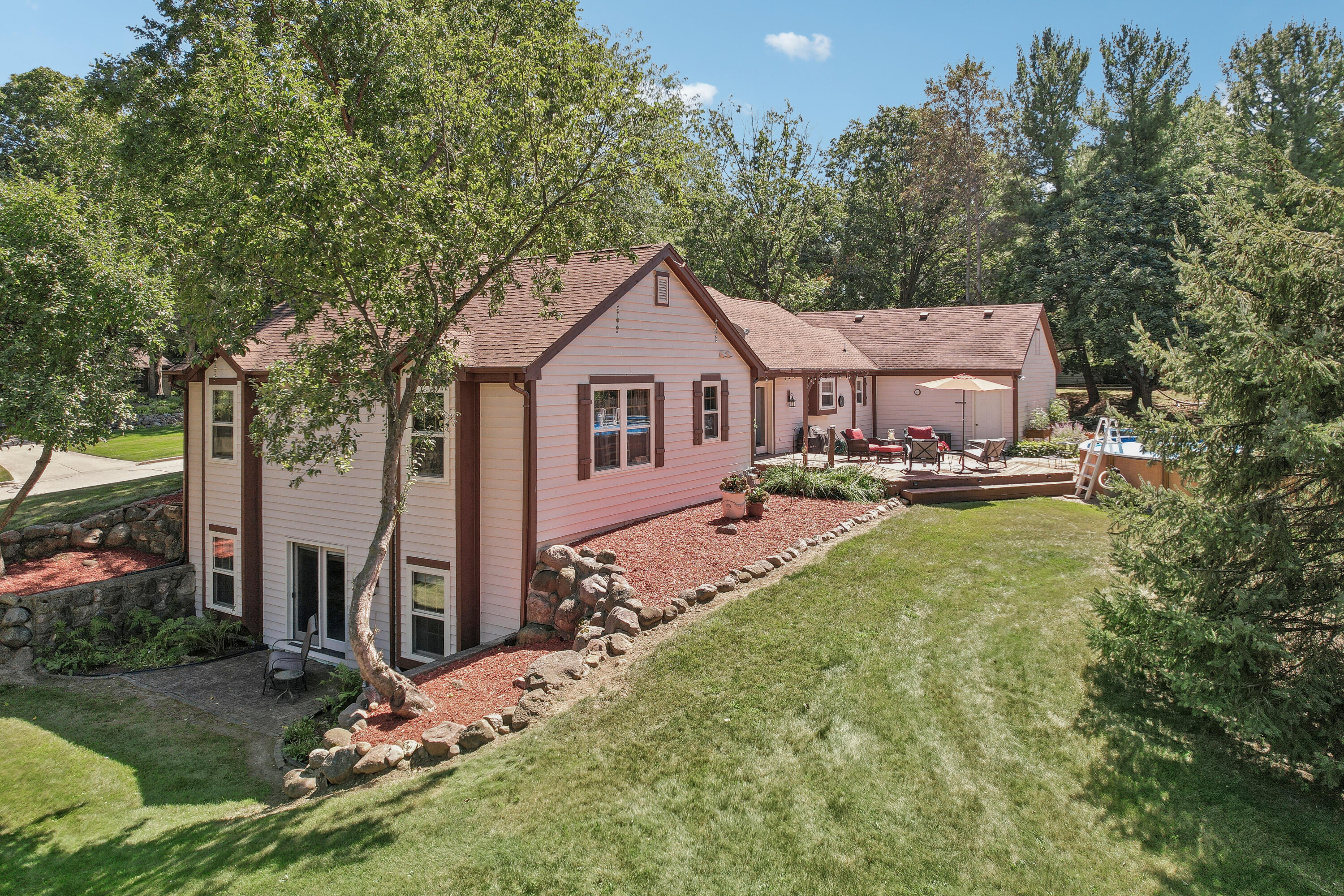 649 Cardiff Dr