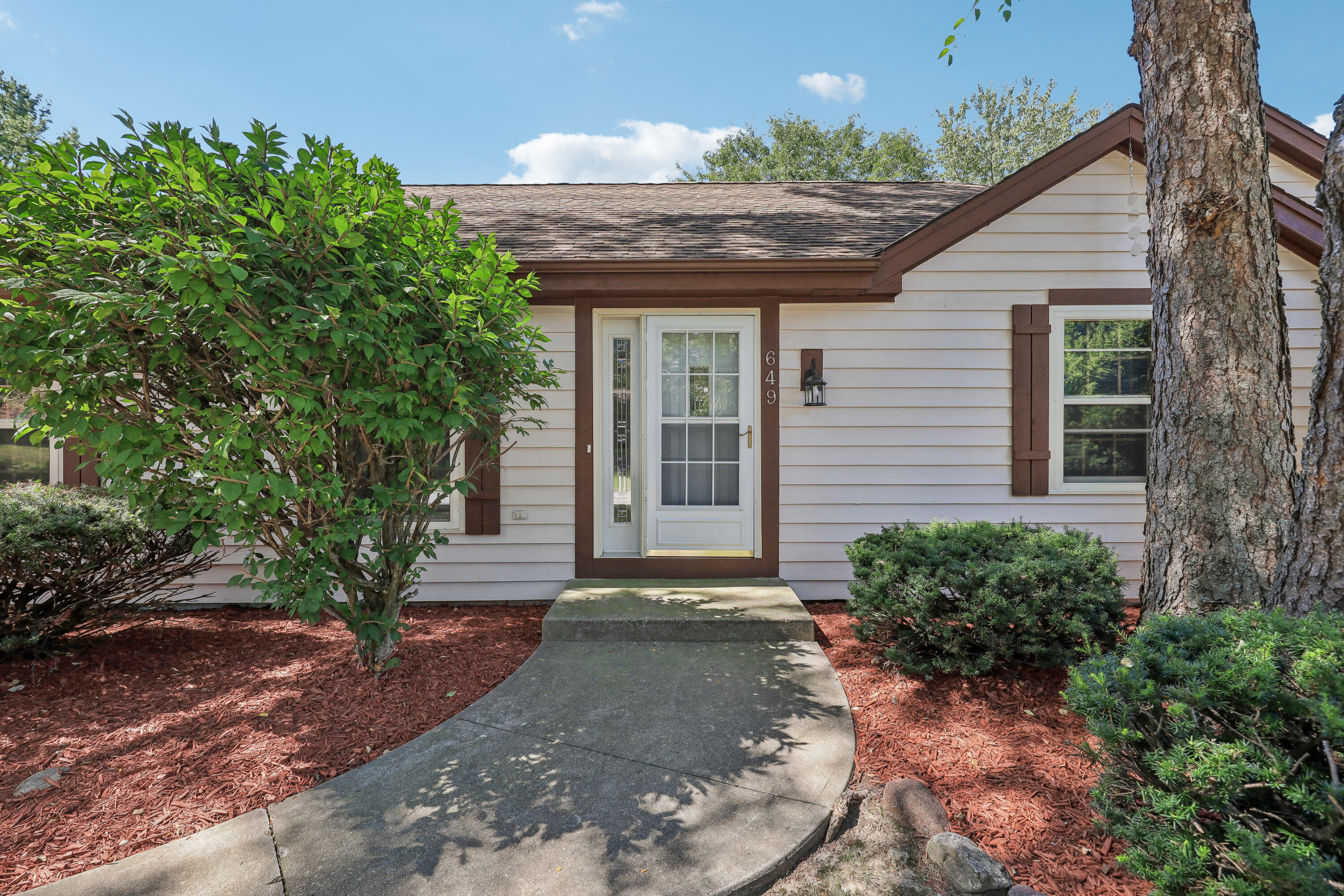649 Cardiff Dr
