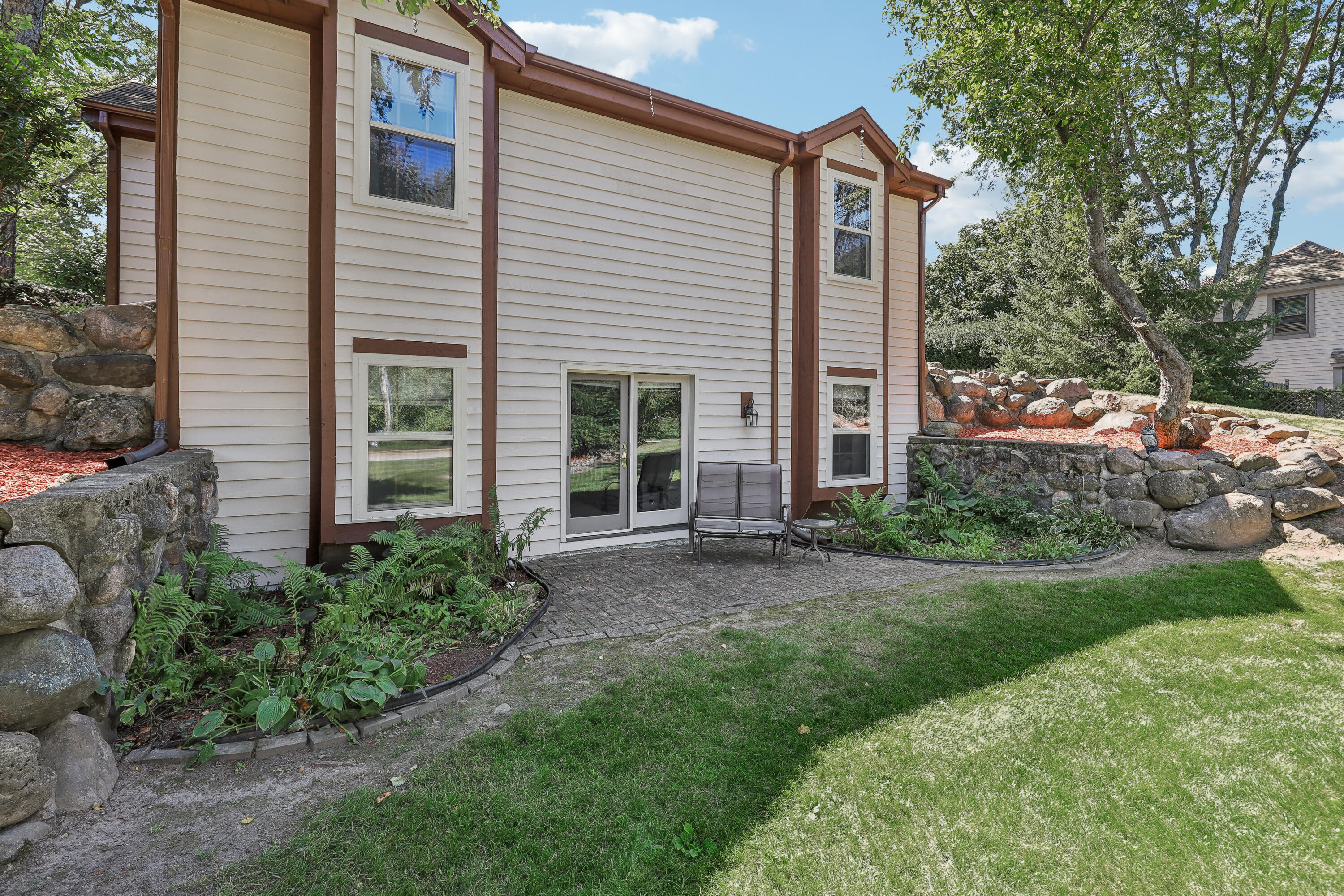 649 Cardiff Dr