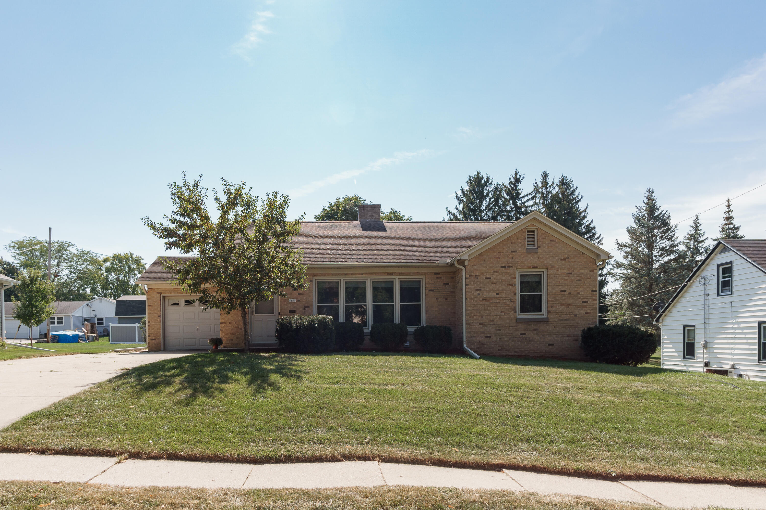 1321 Sunset Ave