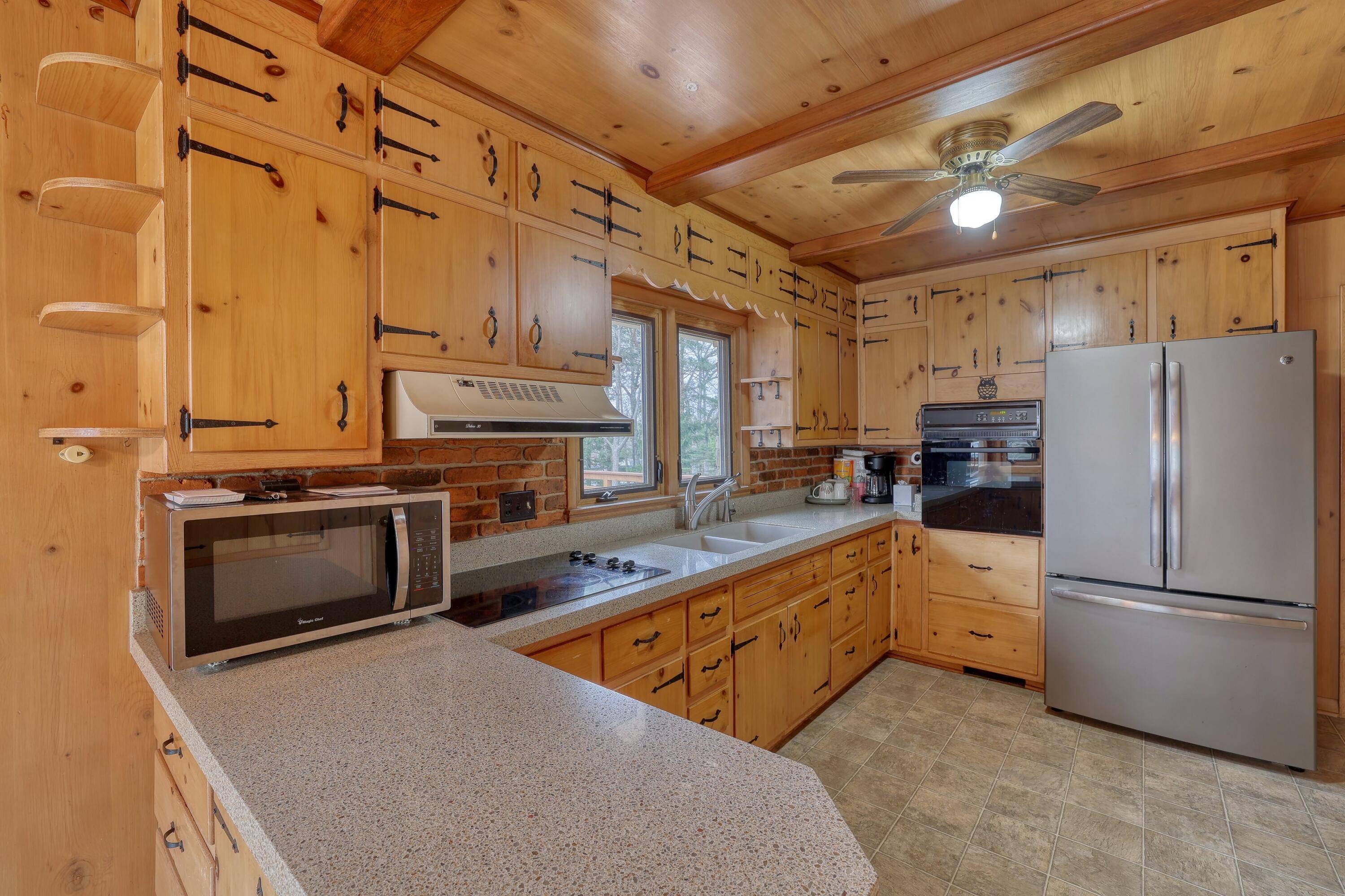 3513 Ridge Dr, 3507