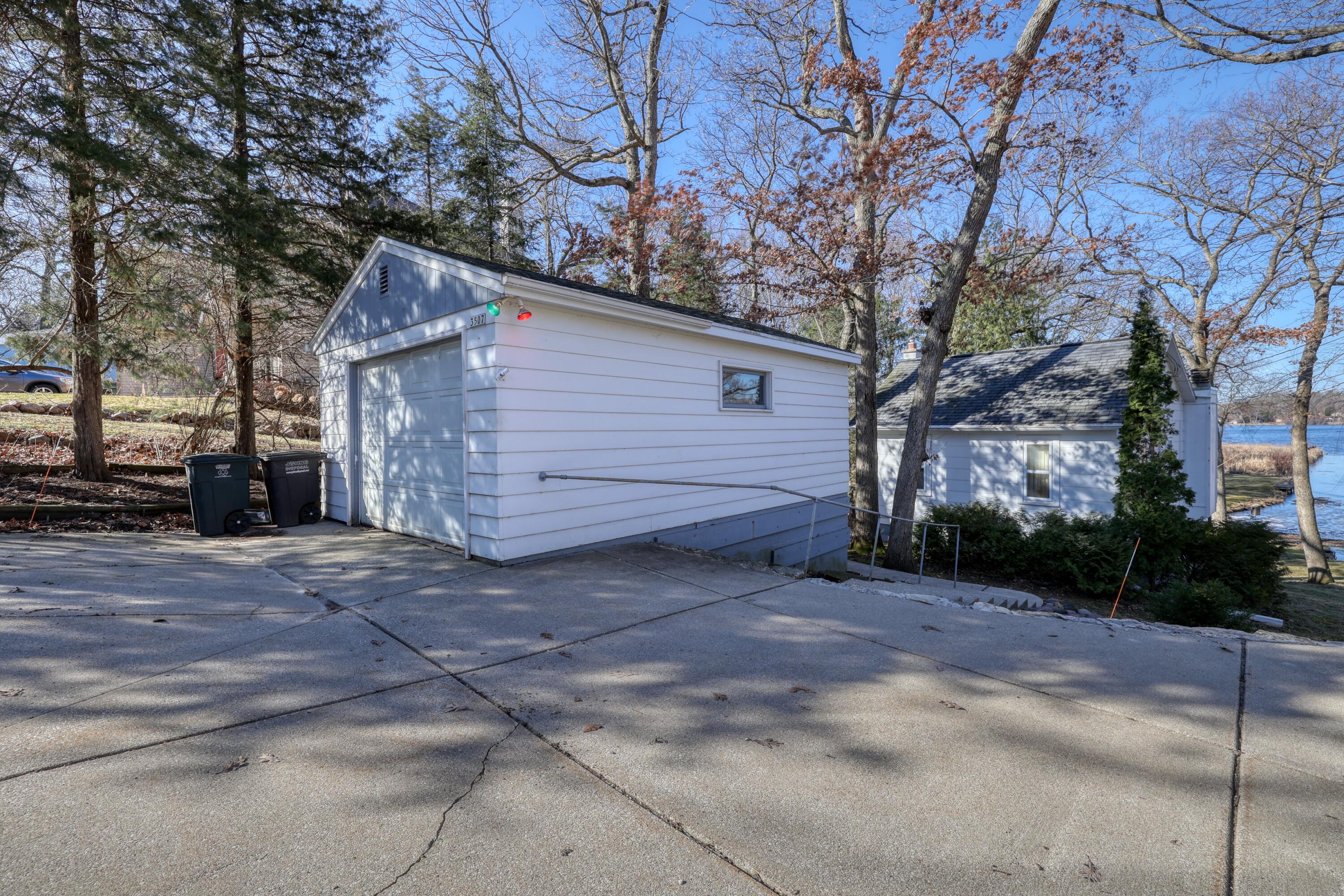 3513 Ridge Dr, 3507