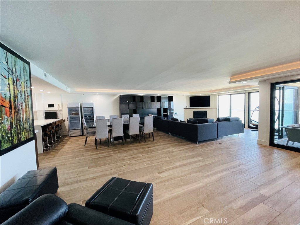 410 Corto Lane E
