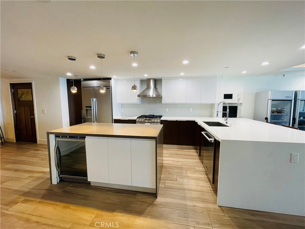 410 Corto Lane E