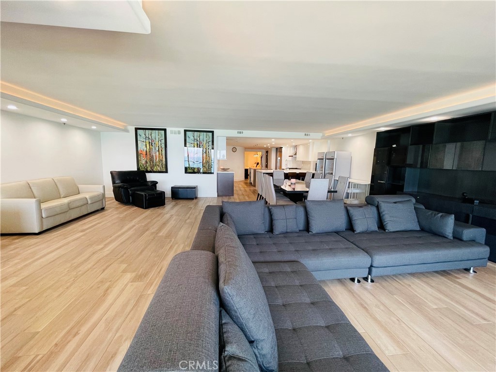 410 Corto Lane E