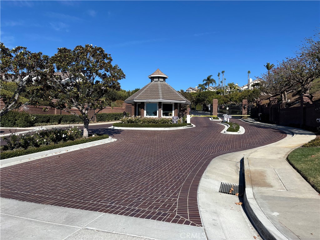 601 Via Golondrina