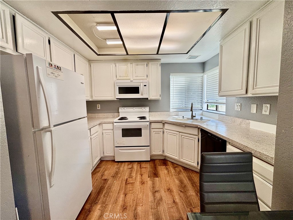 22719 Lakeway Drive 400