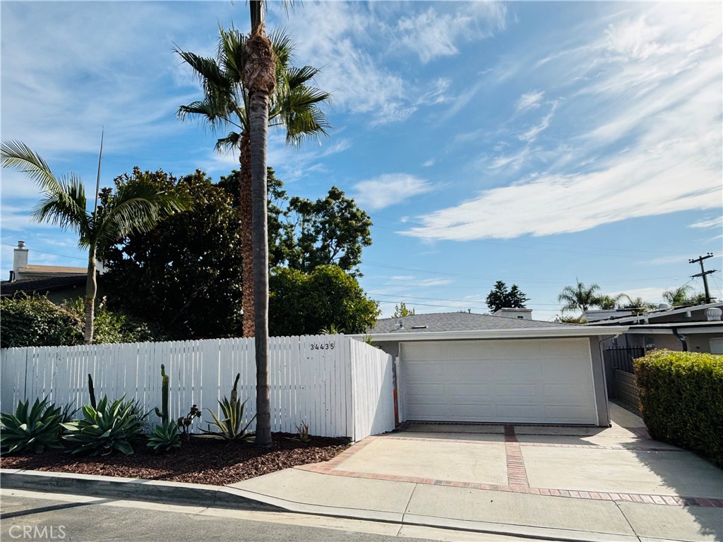 34435 Calle Naranja