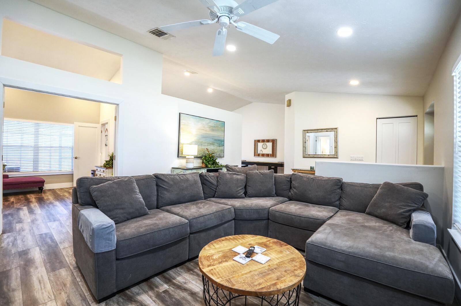 701 SE Dolphin Drive