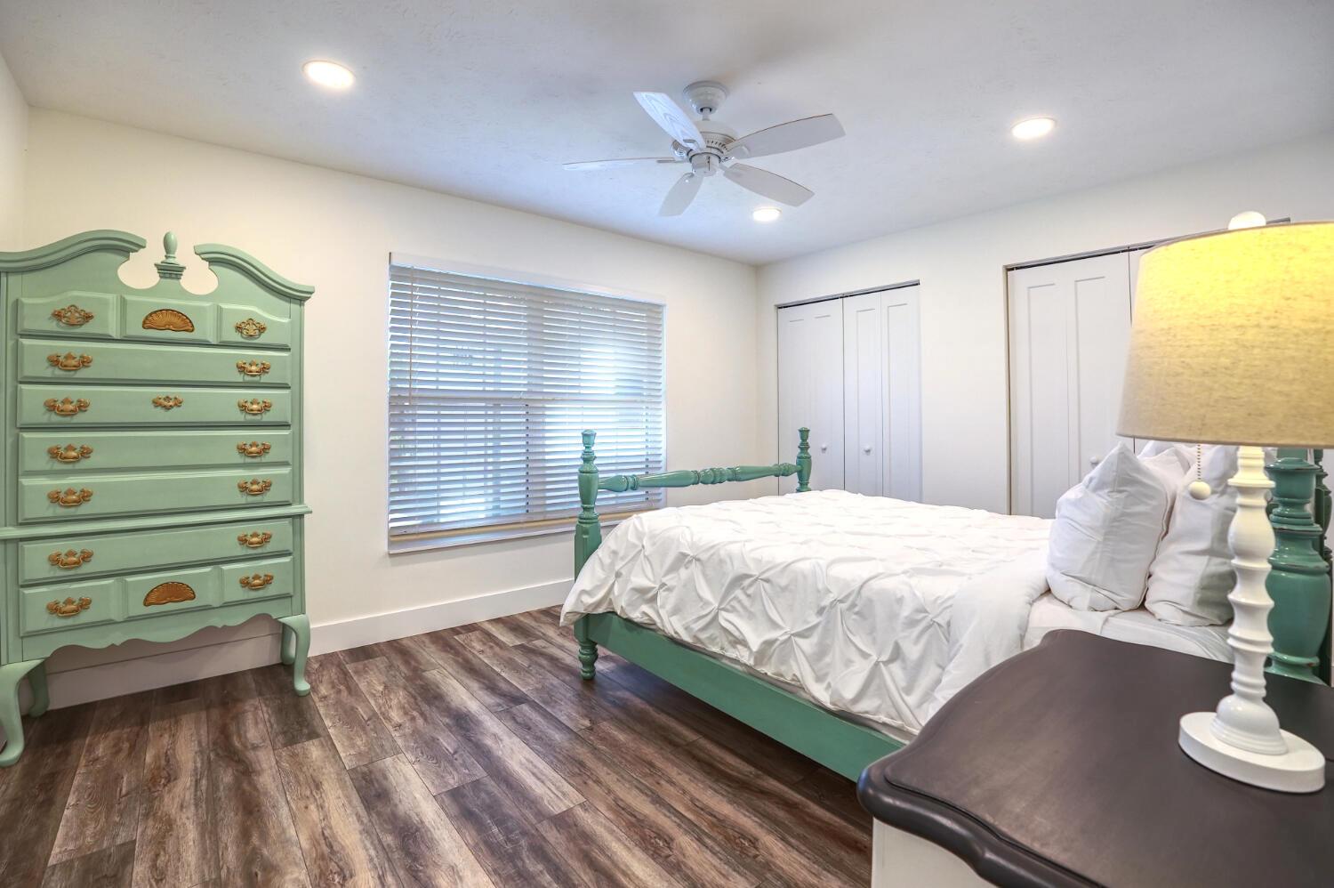 701 SE Dolphin Drive