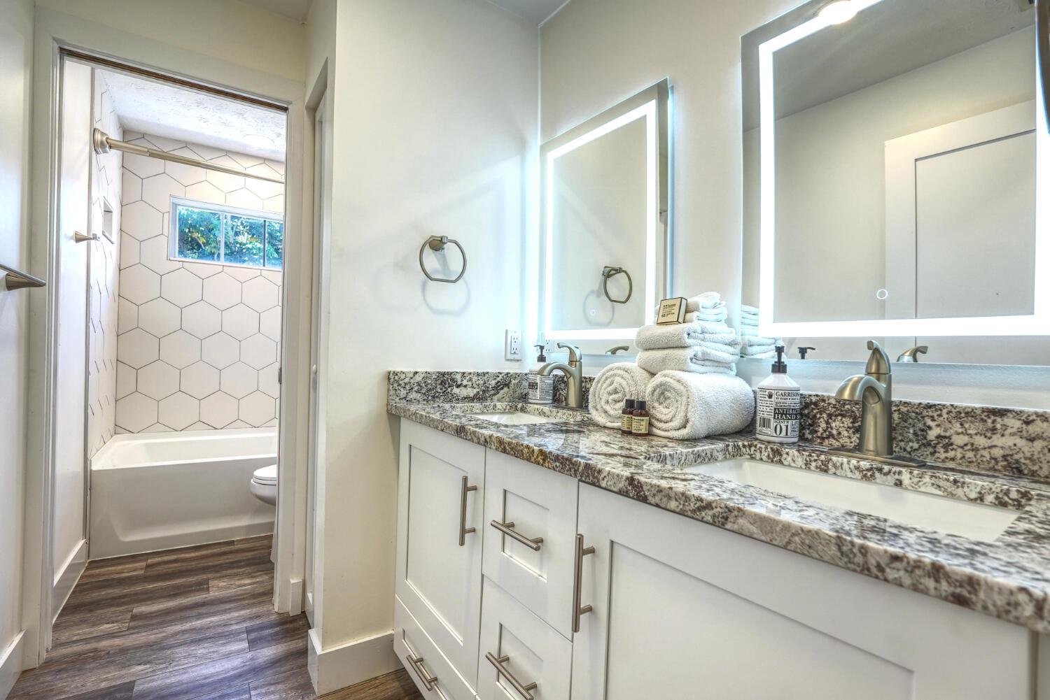 701 SE Dolphin Drive