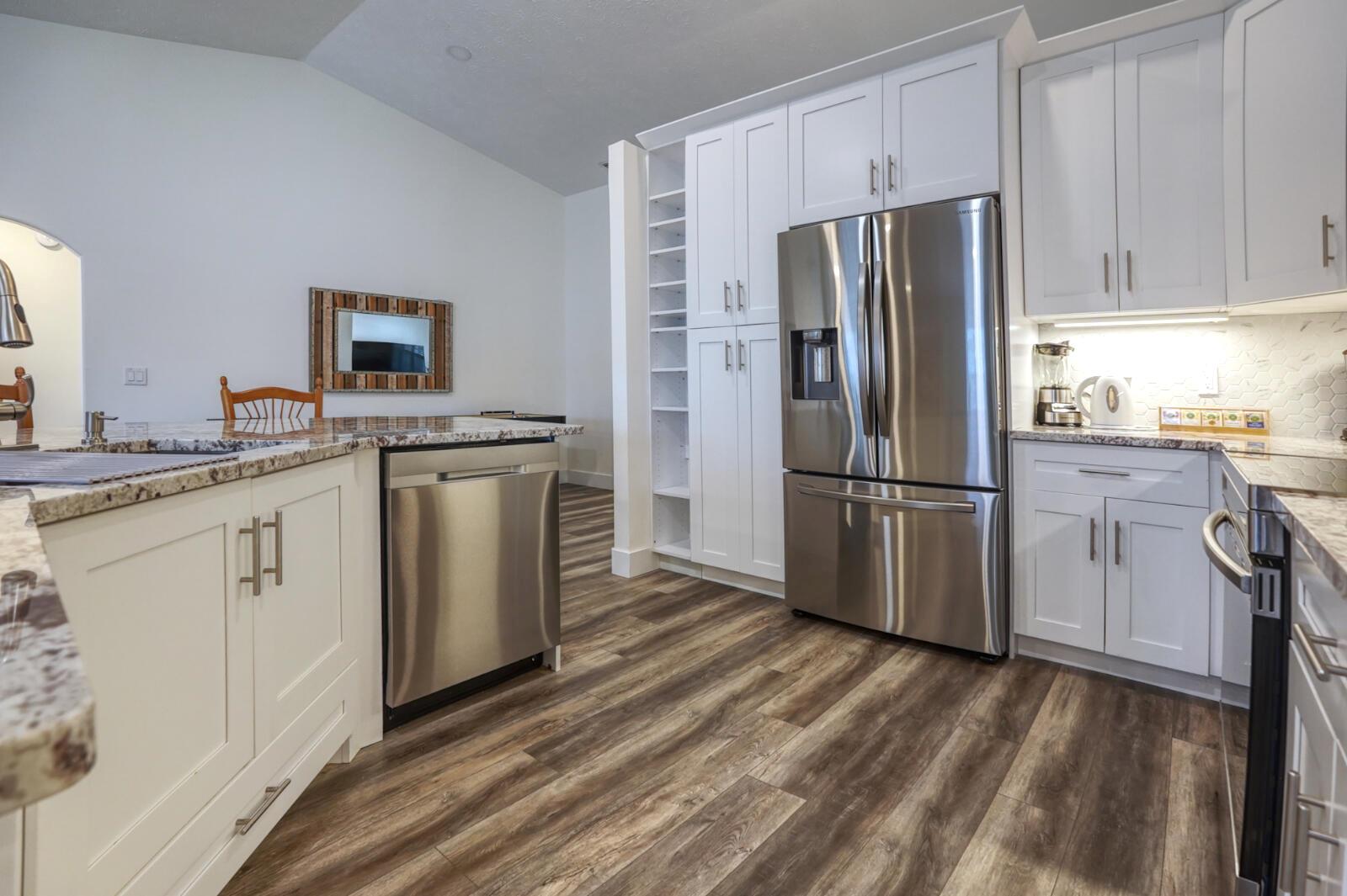 701 SE Dolphin Drive