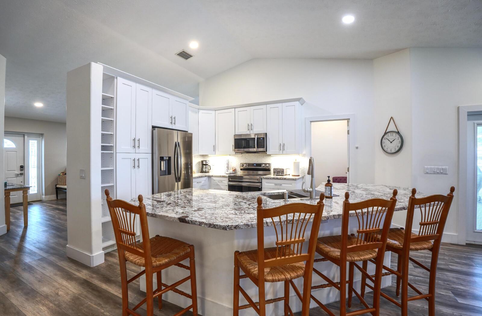 701 SE Dolphin Drive