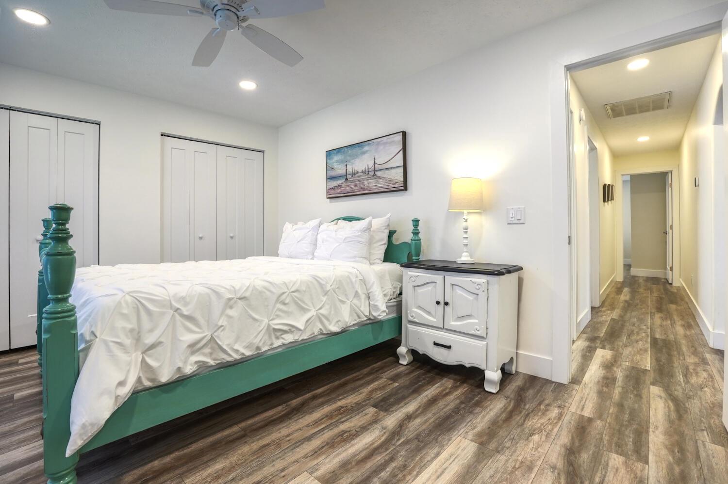 701 SE Dolphin Drive