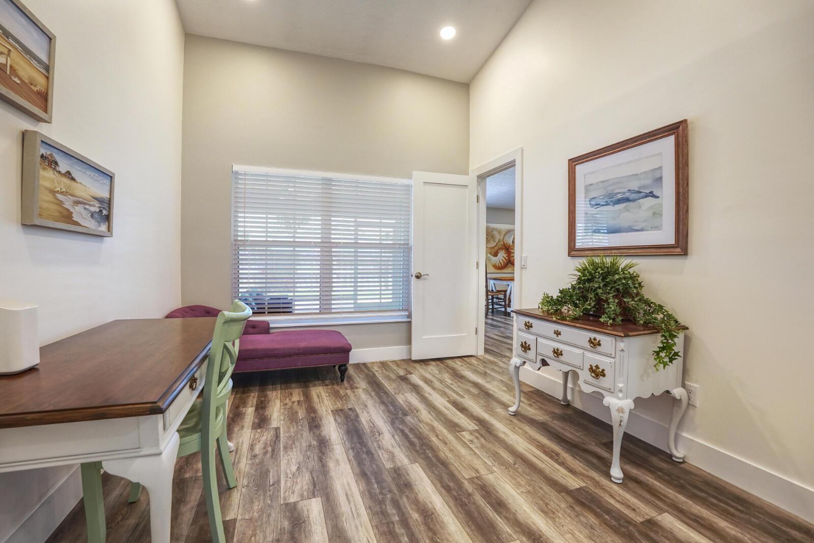 701 SE Dolphin Drive