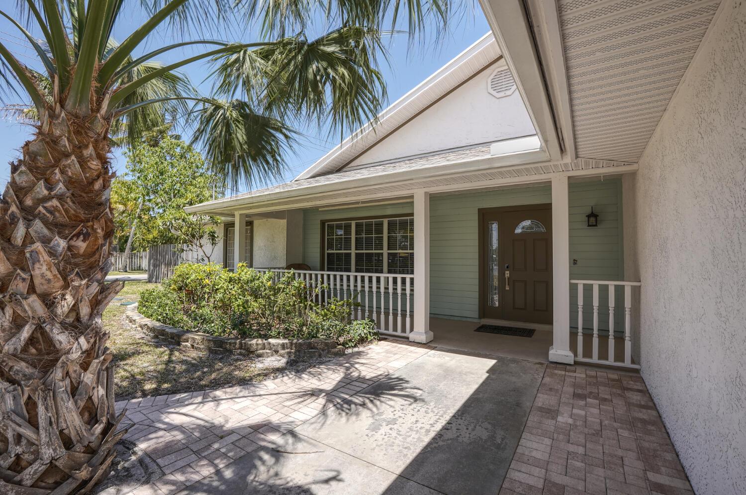 701 SE Dolphin Drive