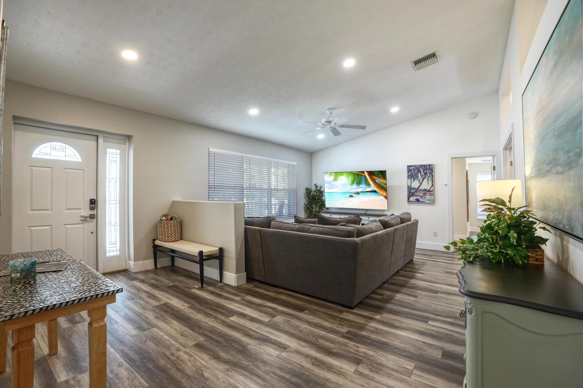 701 SE Dolphin Drive