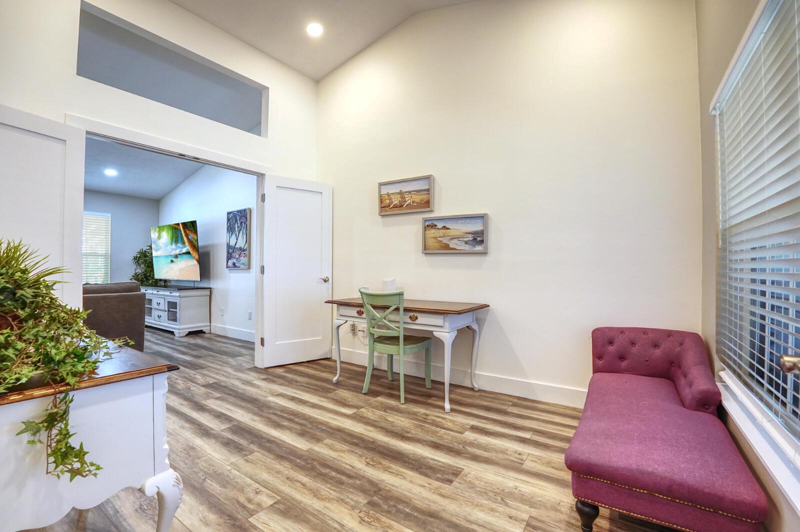 701 SE Dolphin Drive