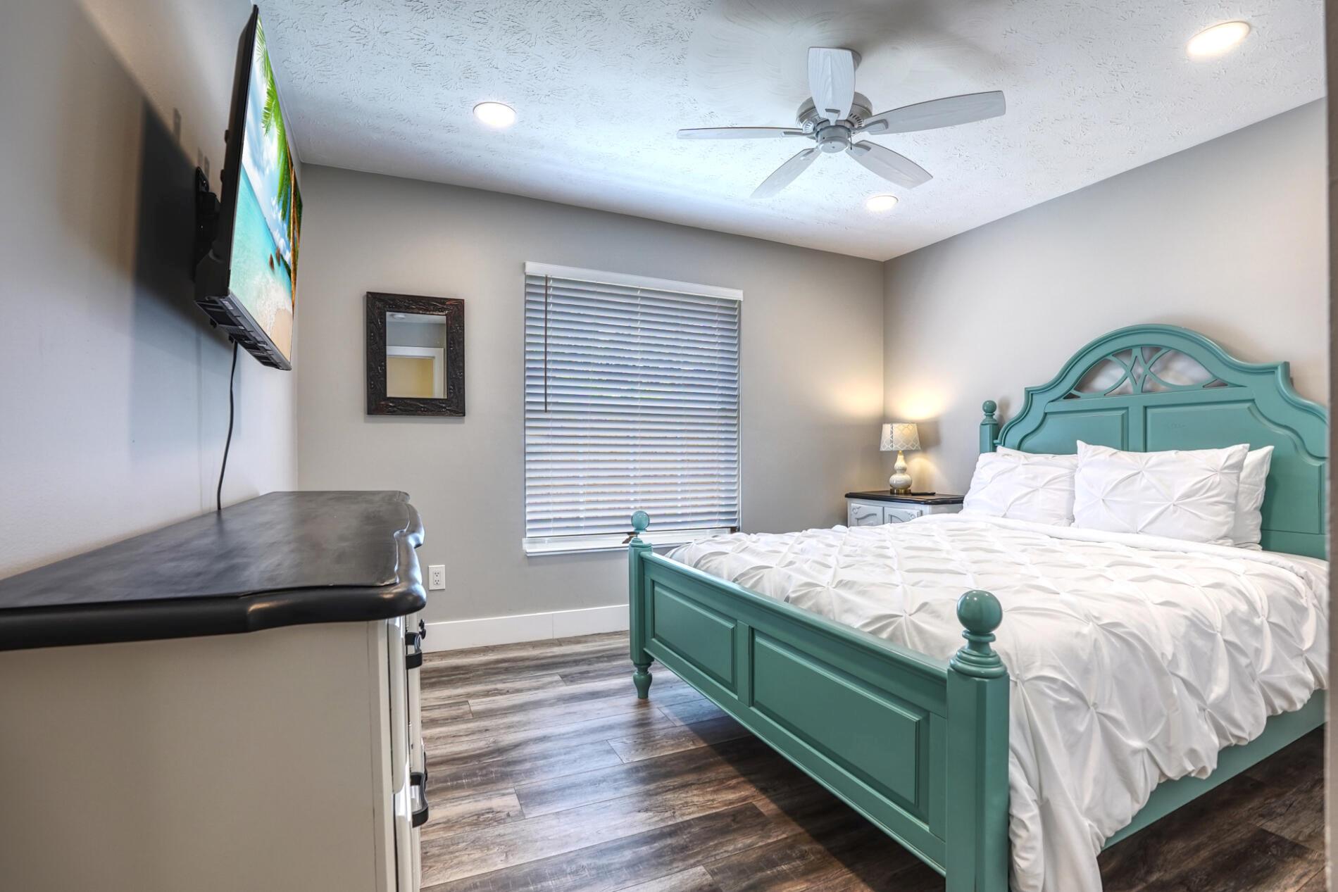 701 SE Dolphin Drive