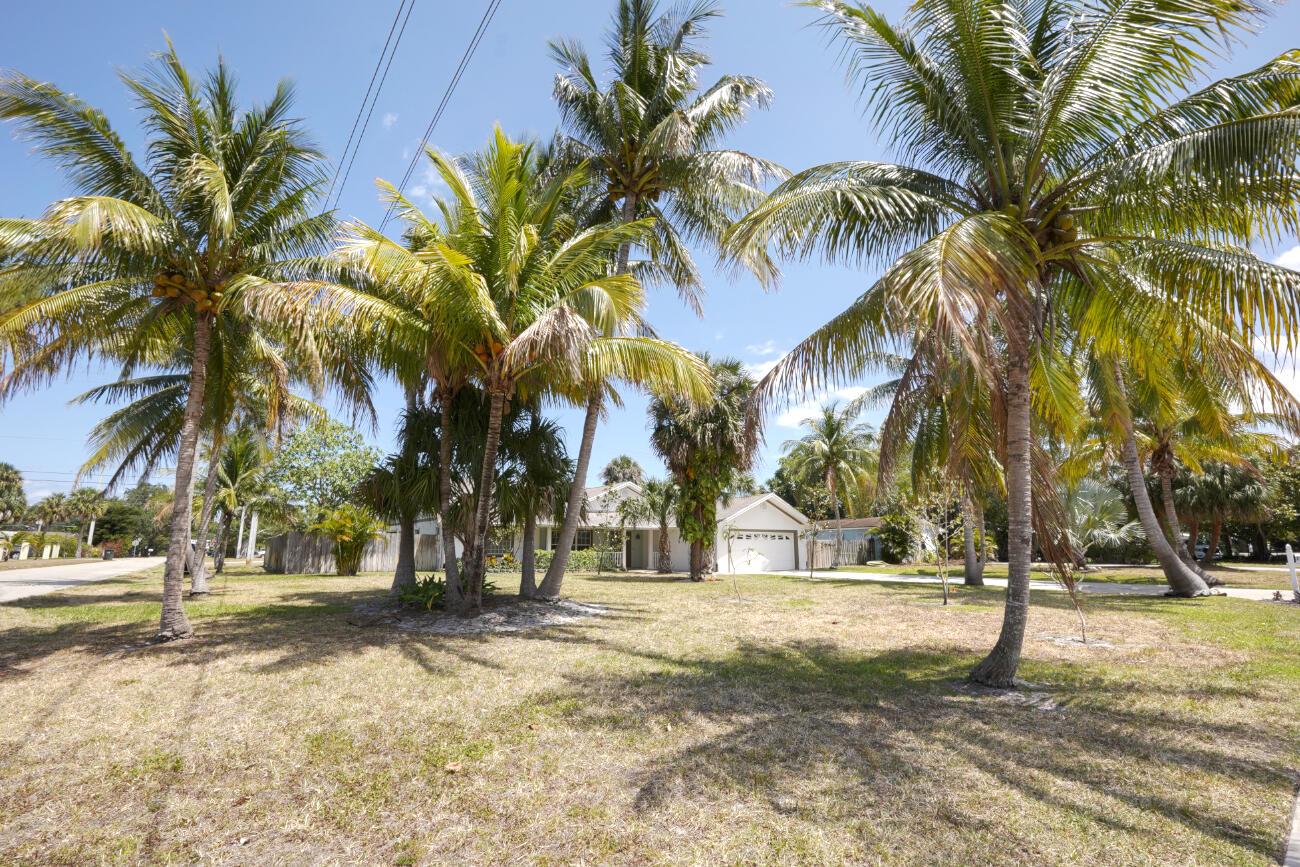 701 SE Dolphin Drive