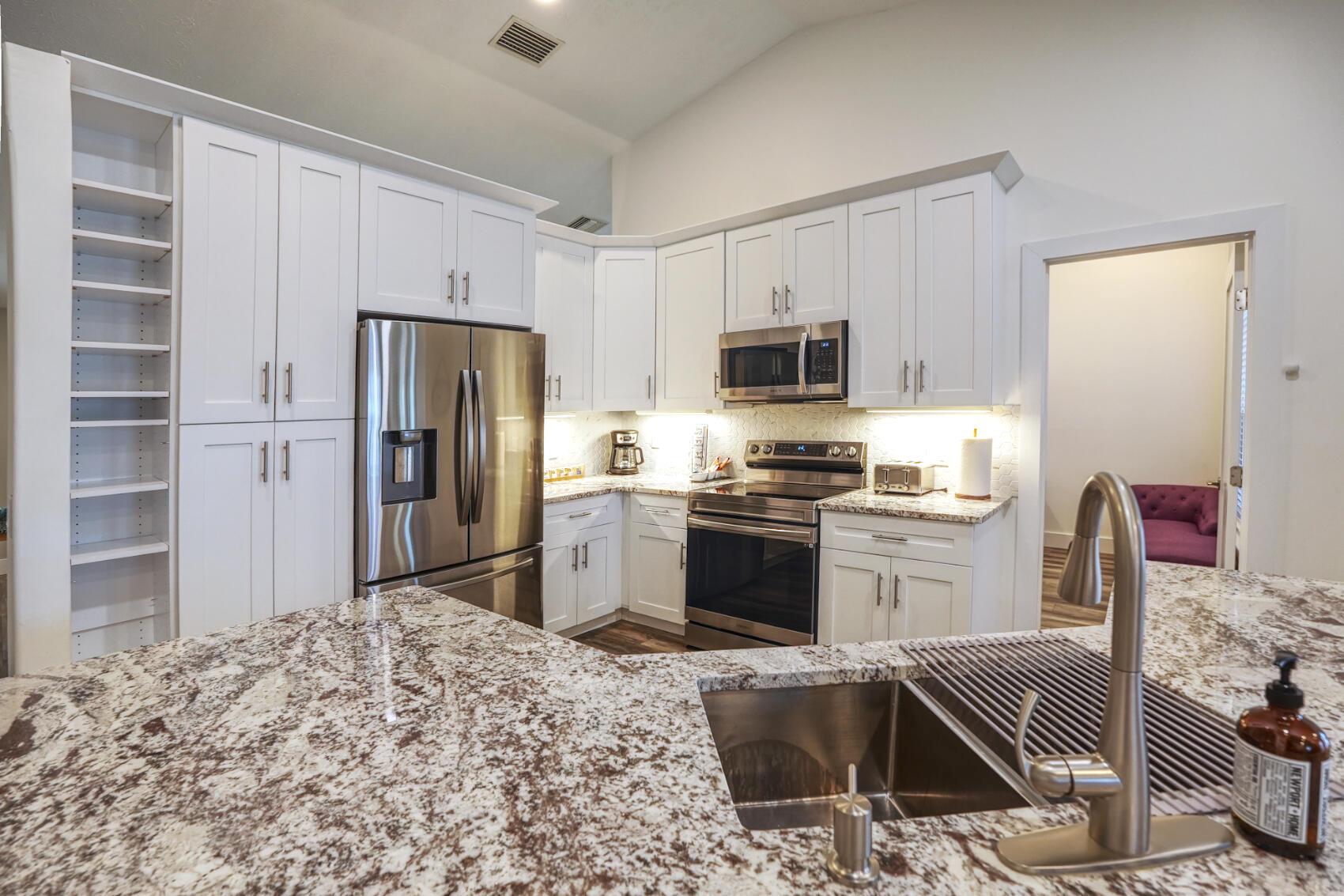 701 SE Dolphin Drive