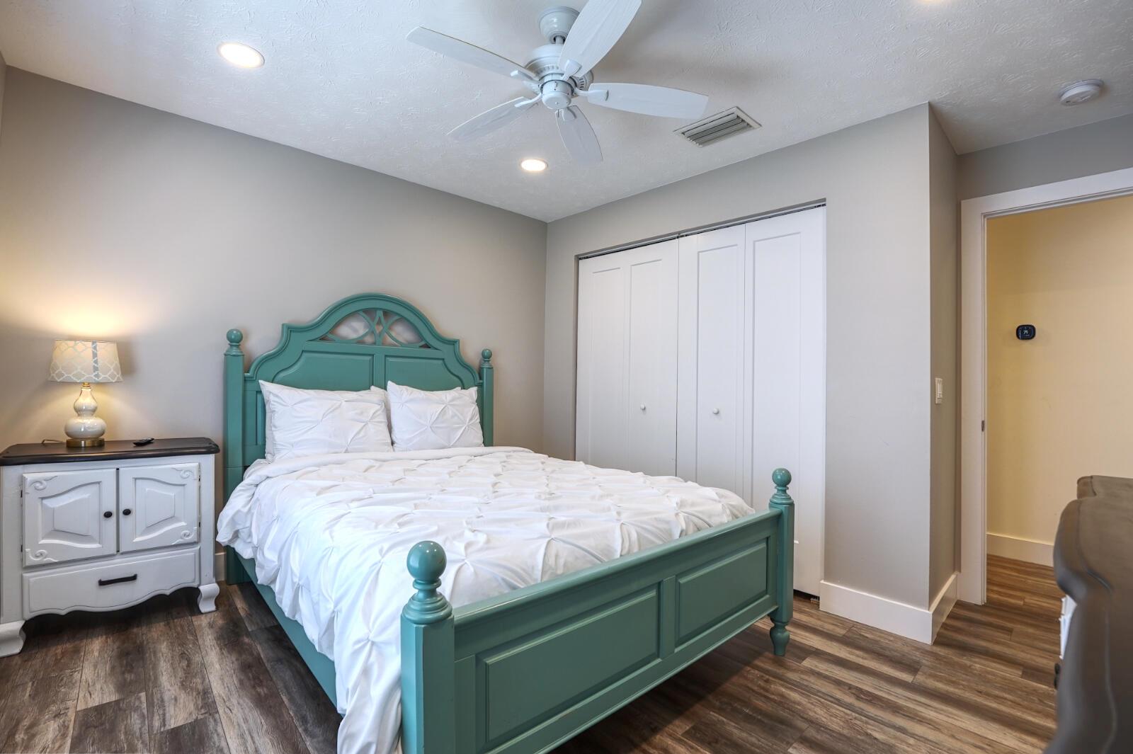 701 SE Dolphin Drive