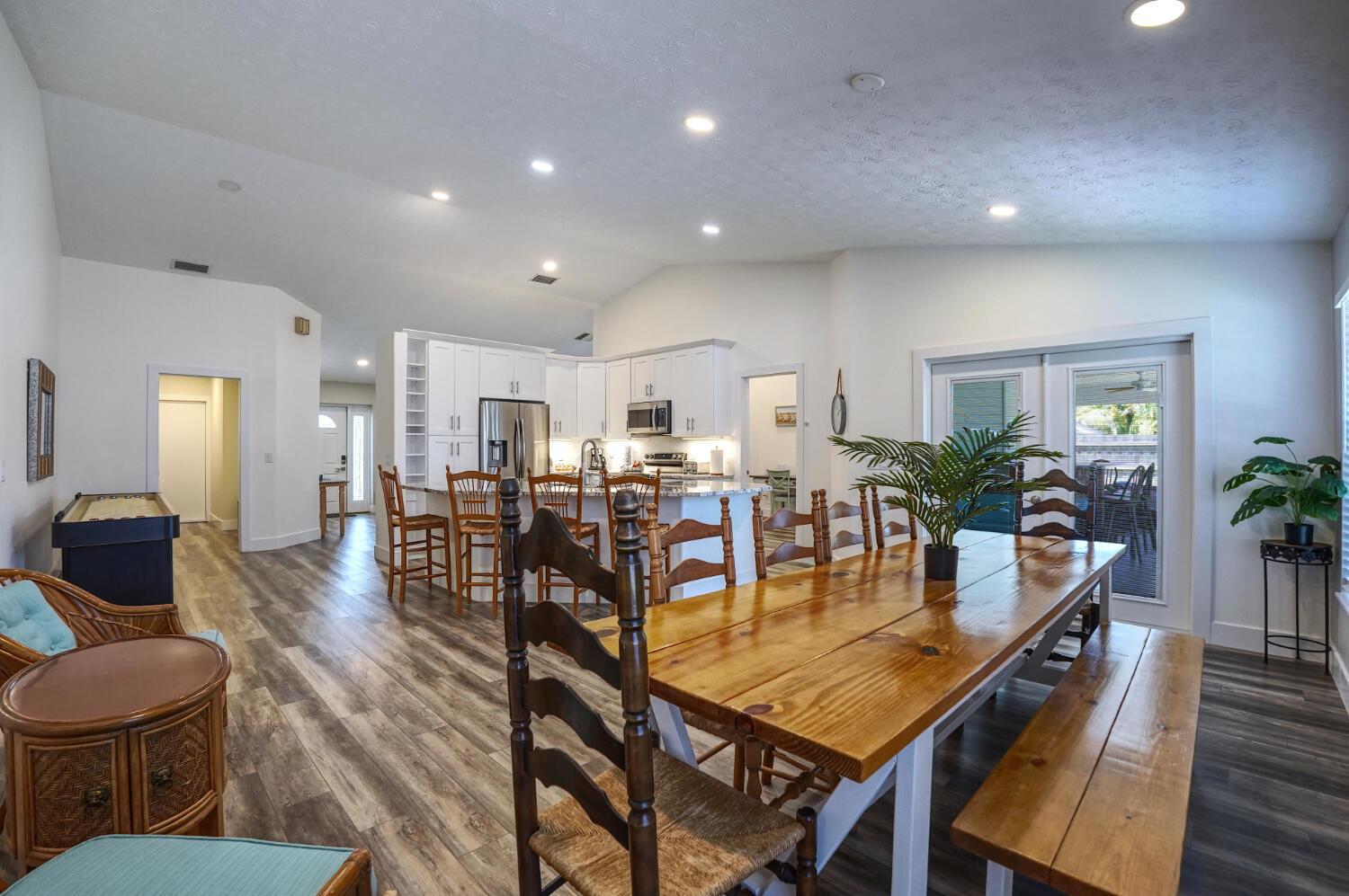 701 SE Dolphin Drive