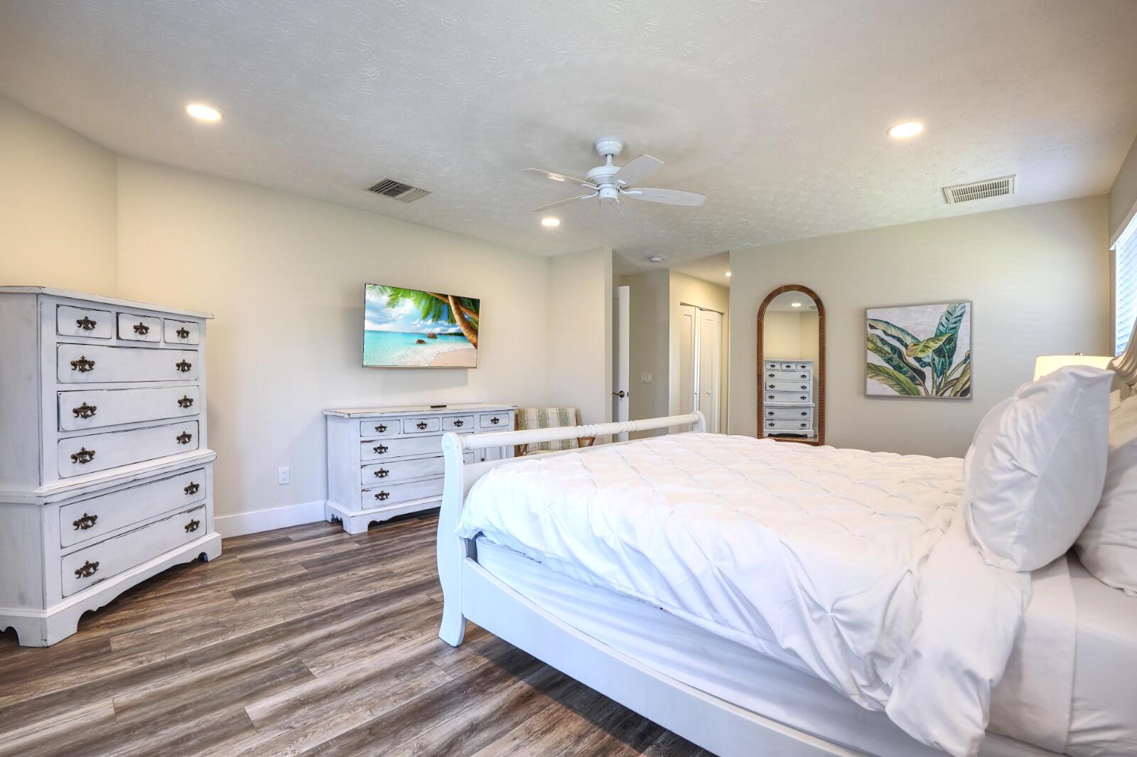 701 SE Dolphin Drive