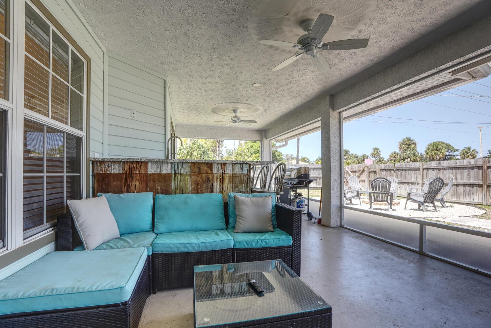 701 SE Dolphin Drive