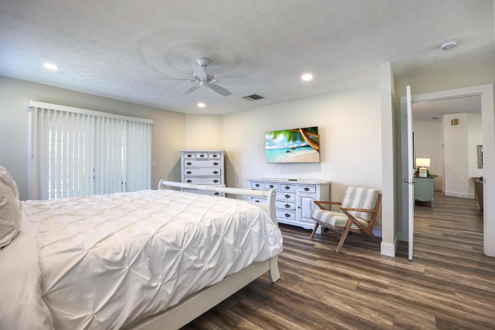 701 SE Dolphin Drive