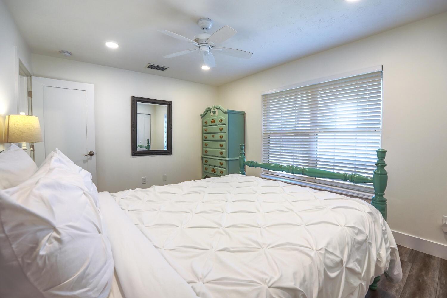 701 SE Dolphin Drive