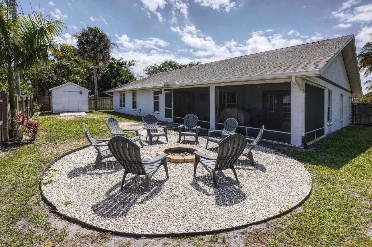 701 SE Dolphin Drive