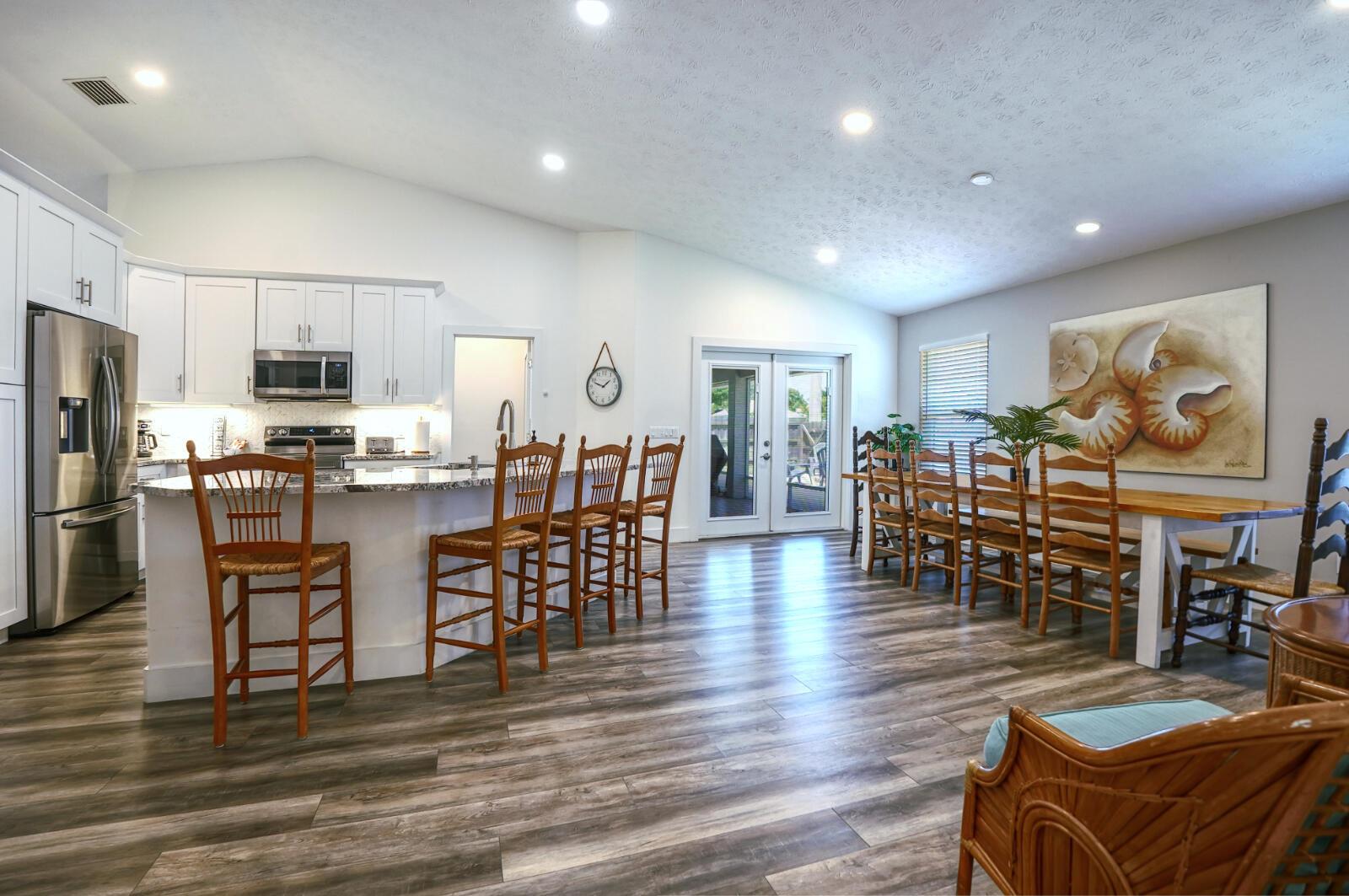 701 SE Dolphin Drive