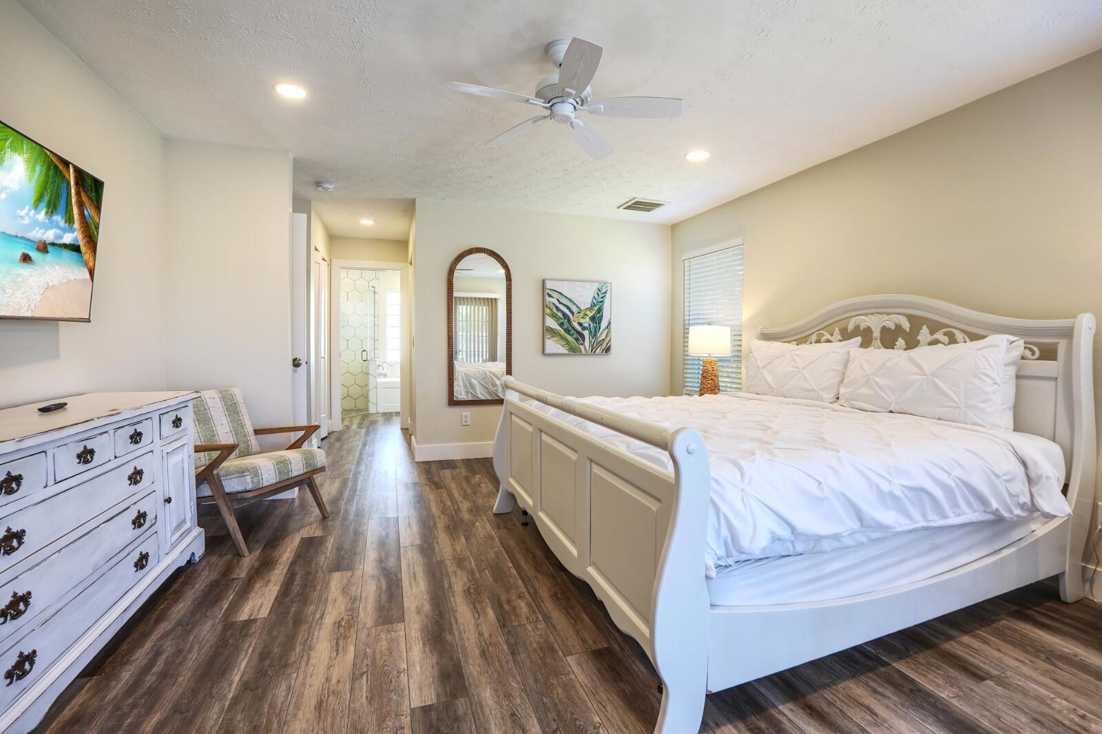 701 SE Dolphin Drive