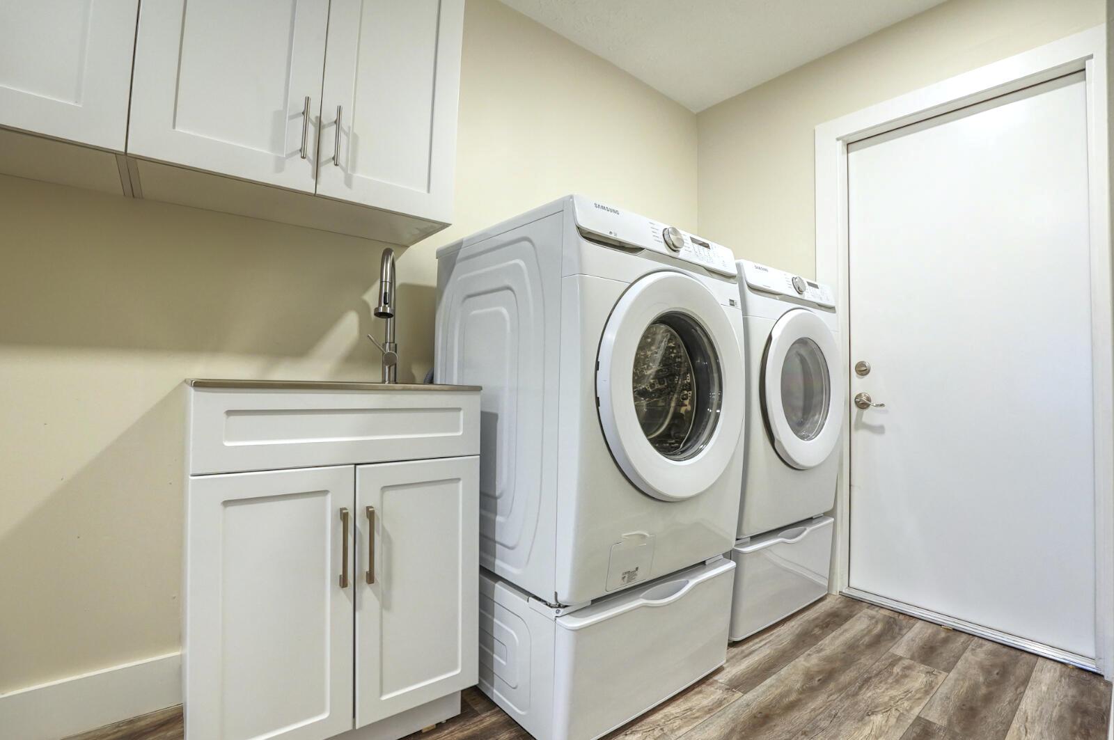 701 SE Dolphin Drive