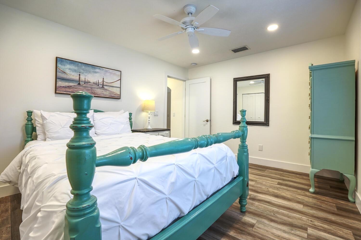 701 SE Dolphin Drive