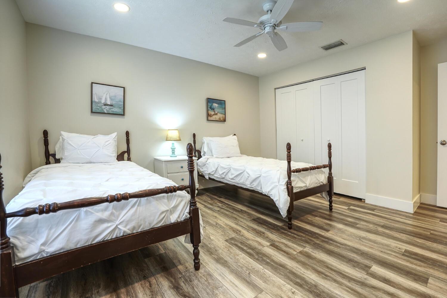 701 SE Dolphin Drive