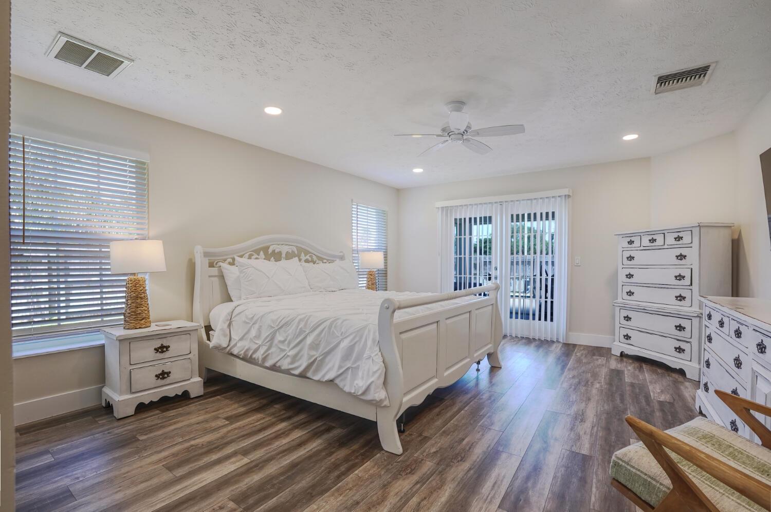 701 SE Dolphin Drive